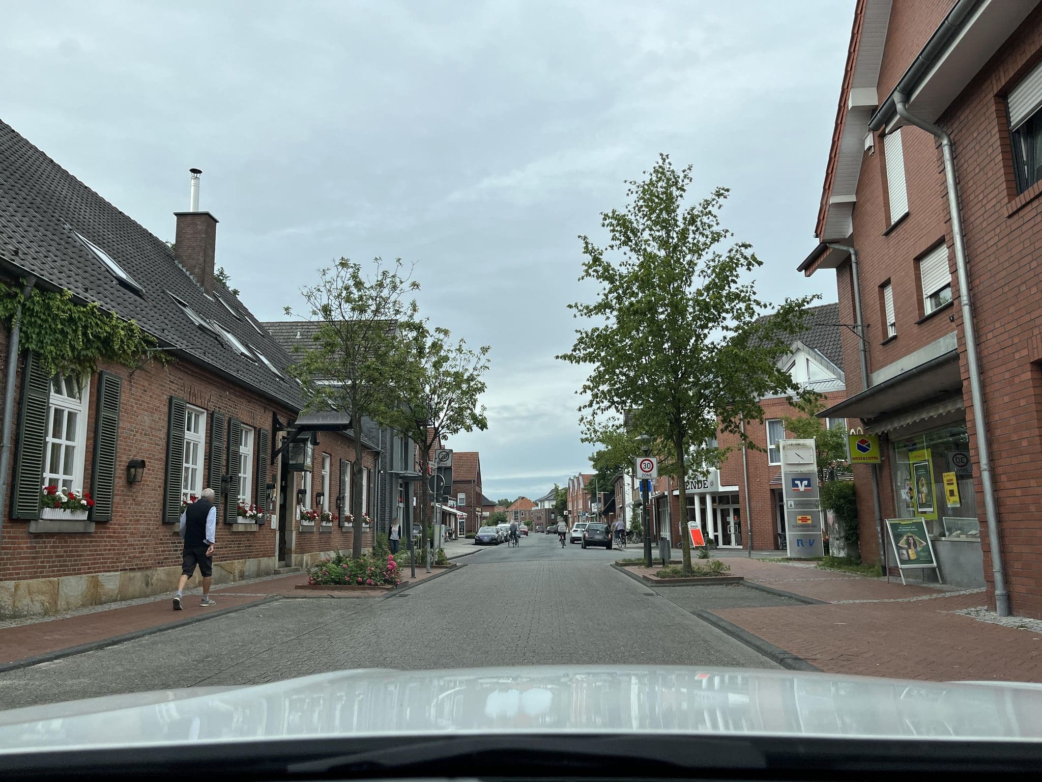 Street view near Hotel & Restaurant Borcharding, Emsdetten — © peterossege (CC BY-SA · Mapillary)