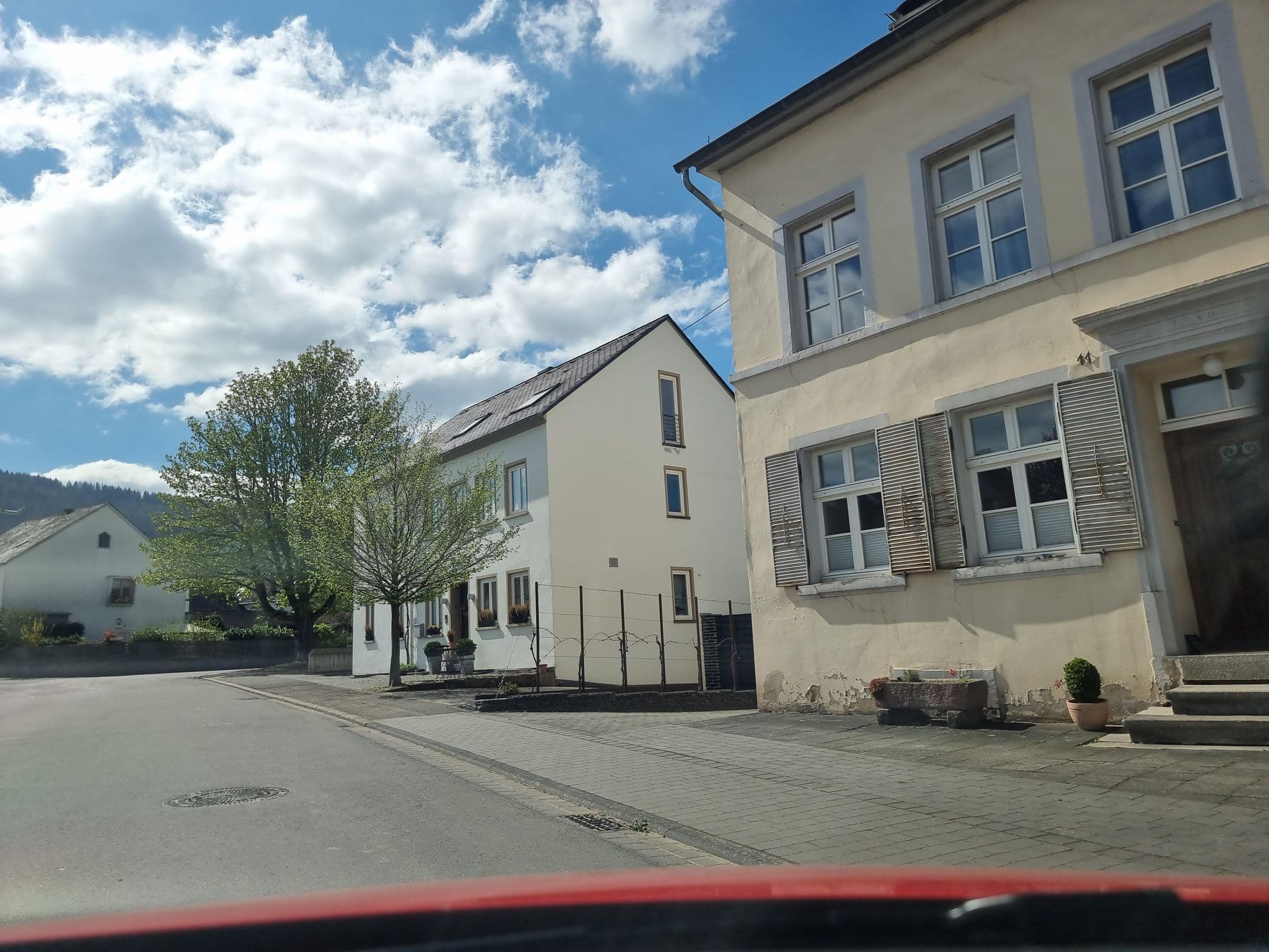 Street view near Ferienweingut Johanneshof, Riol — © ma_rt_in (CC BY-SA · Mapillary)
