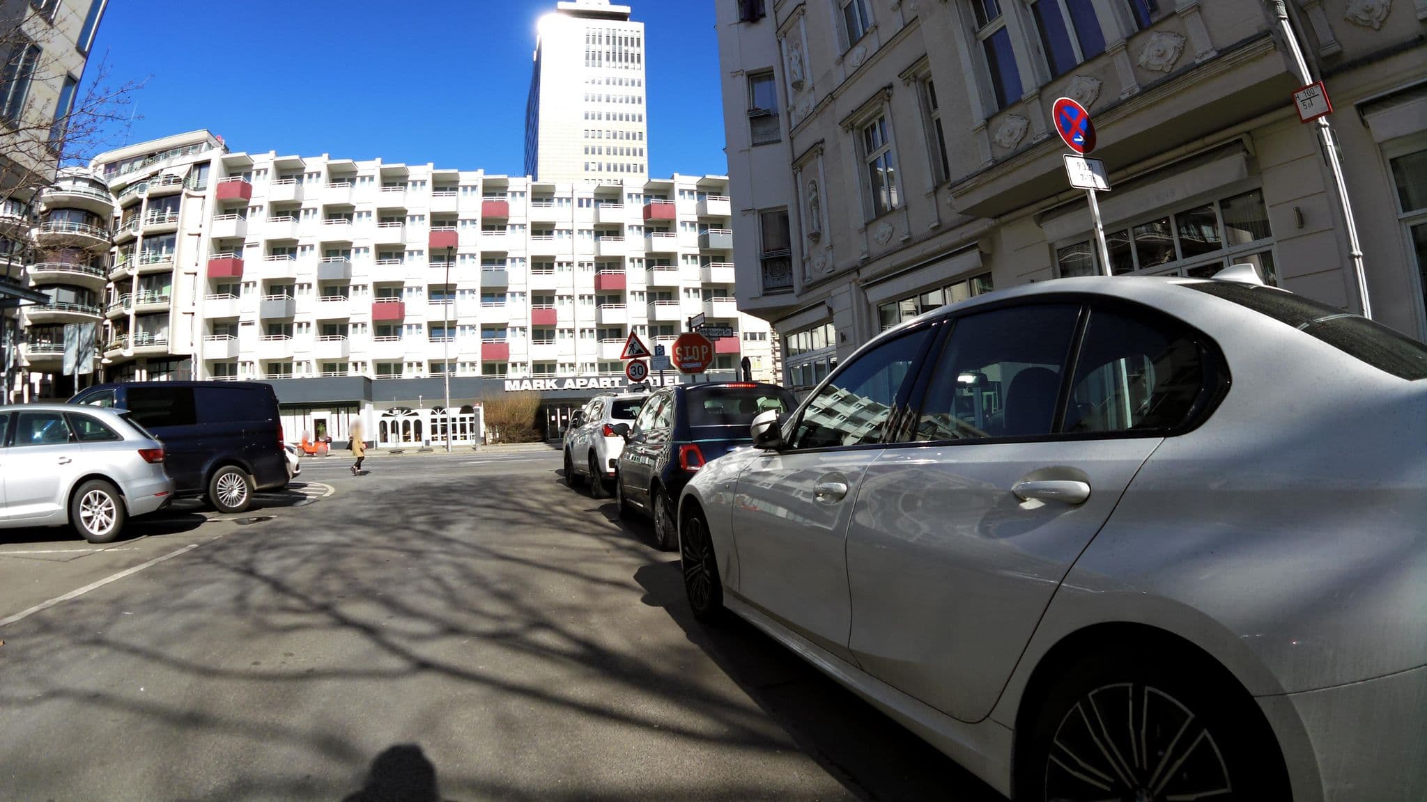 Street view near Park Plaza Berlin, Schöneberg — © moenk (CC BY-SA · Mapillary)