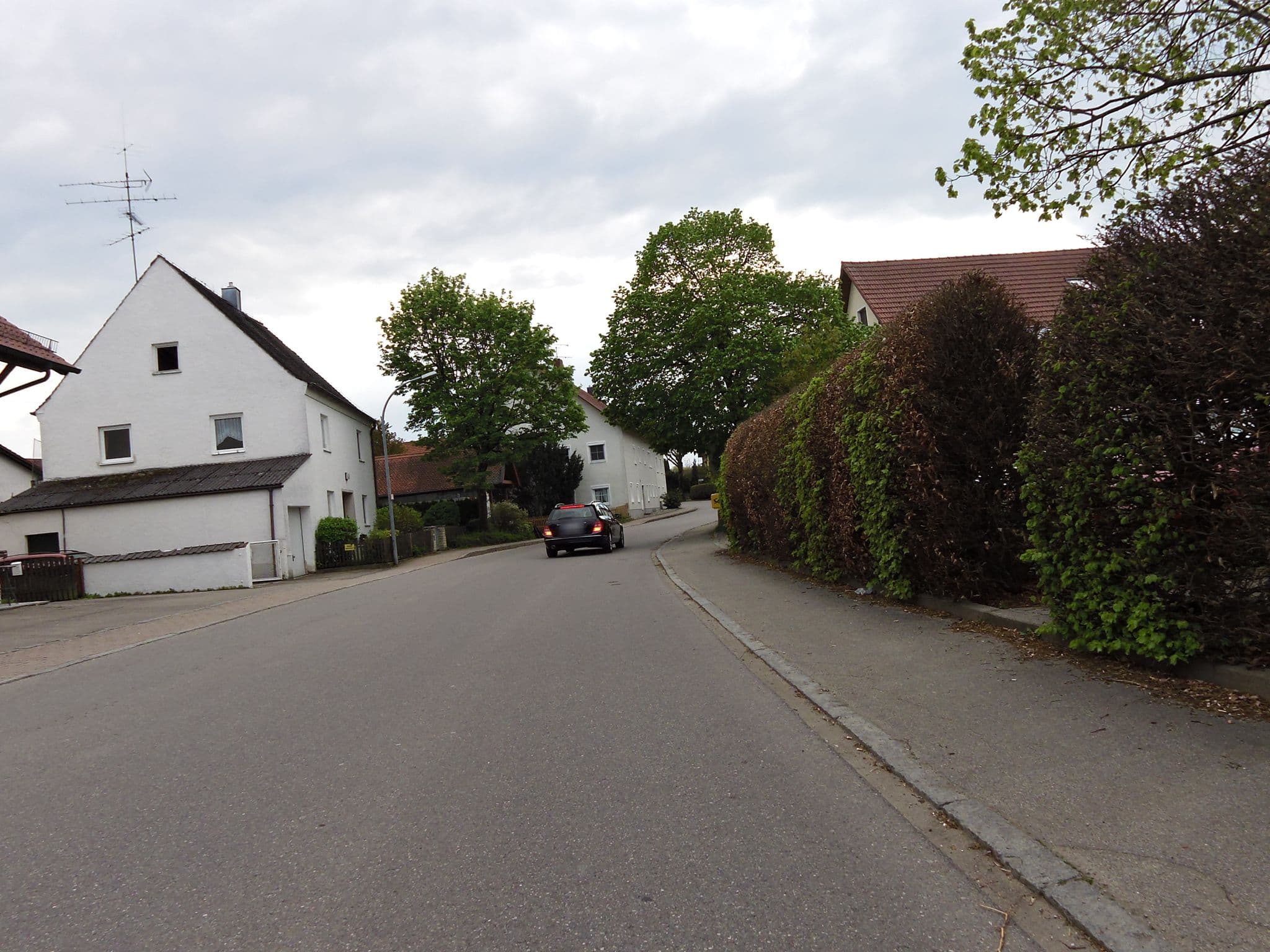 Street view near Schmankerlhof Oberwirt, Langenpreising — © czmrtn (CC BY-SA · Mapillary)