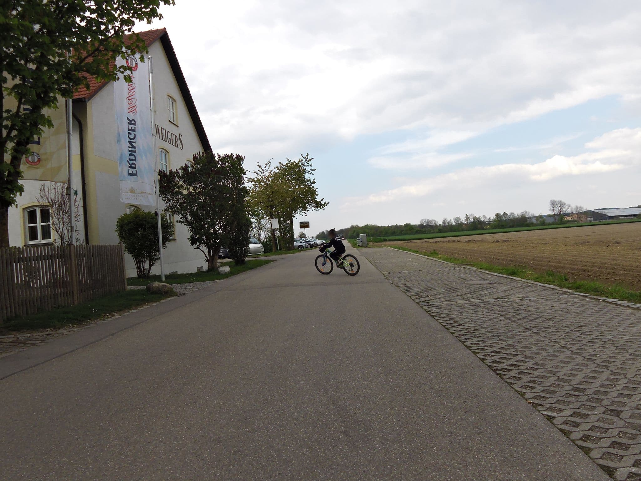 Street view near Schweiger's Landgasthof, Berglern — © czmrtn (CC BY-SA · Mapillary)