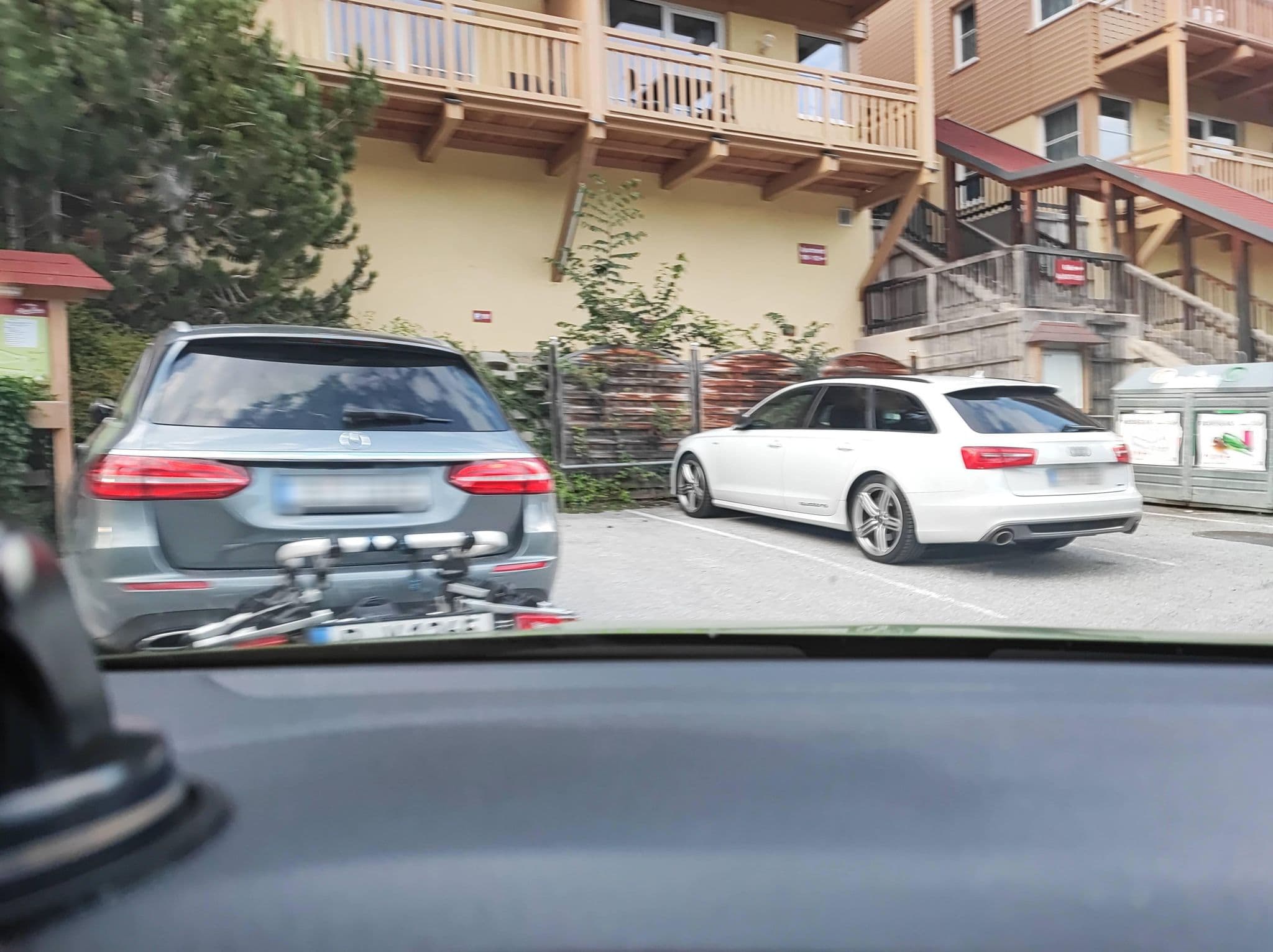 Street view near AlpenParks Apartment & Ferienresort Rehrenberg Viehhofen, Maishofen — © DietAugustin (CC BY-SA · Mapillary)