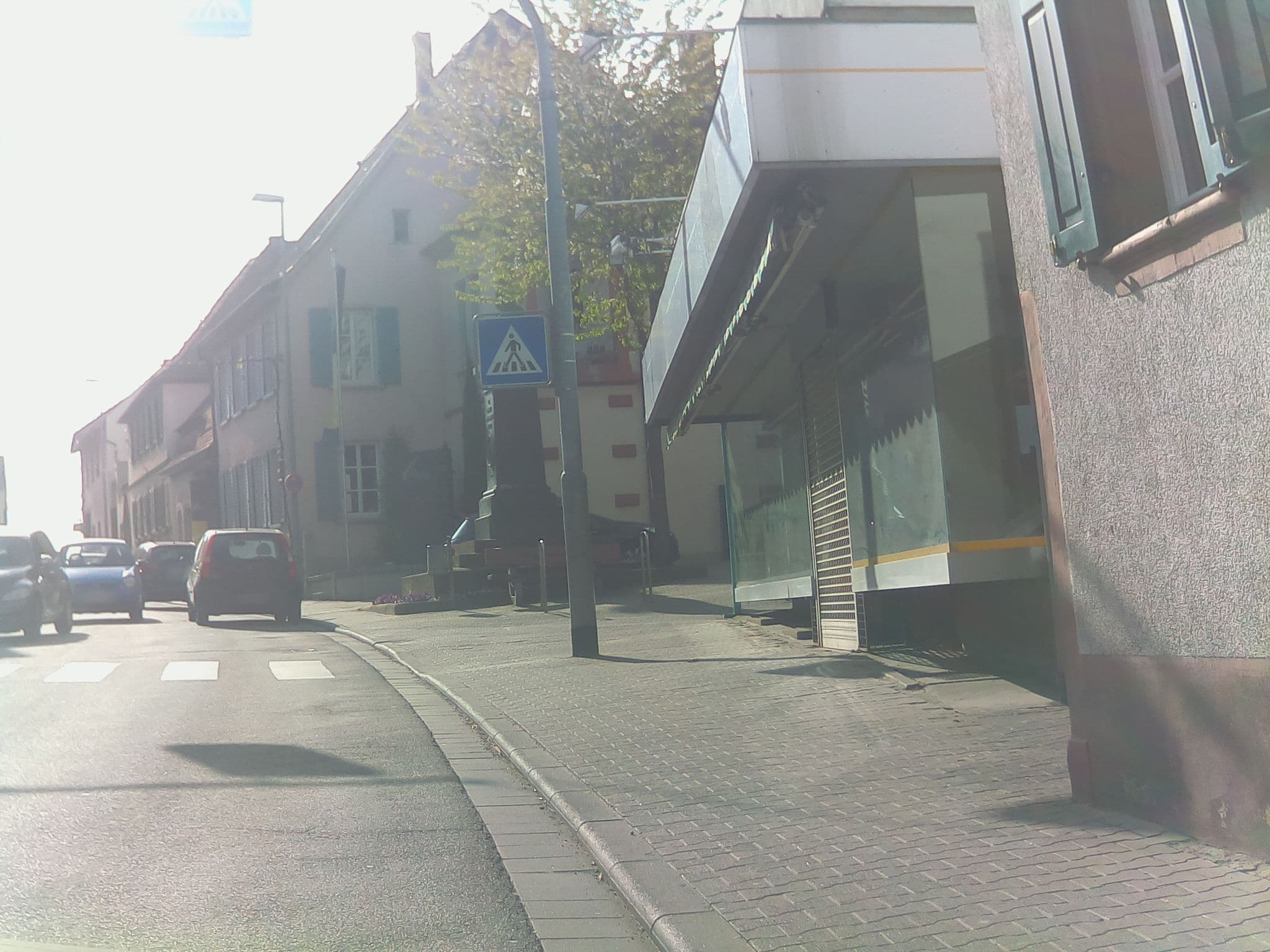 Street view near Weingasthof Zum weißen Roß, Osthofen — © ramap (CC BY-SA · Mapillary)
