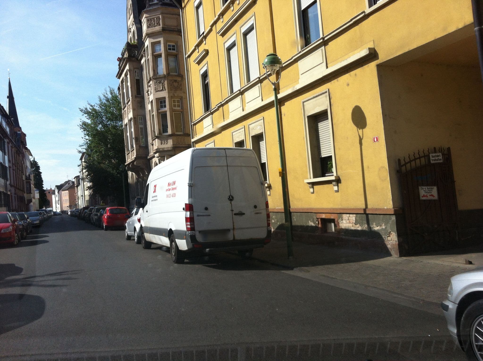 Street view near Hotel Aurelia, Eschborn — © dekarl (CC BY-SA · Mapillary)