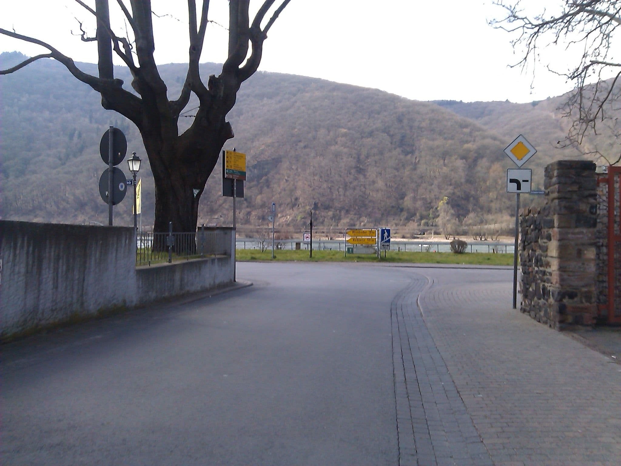 Street view near Rheinhotel Lamm, Aulhausen — © changchun1 (CC BY-SA · Mapillary)