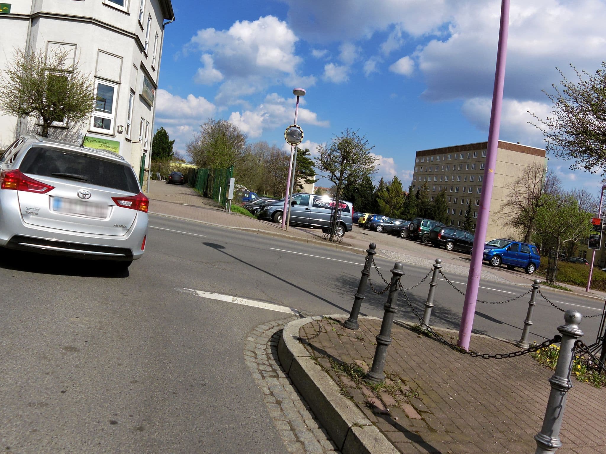 Street view near Hotel Schützenberg, Gotha — © zoegglmeyr (CC BY-SA · Mapillary)