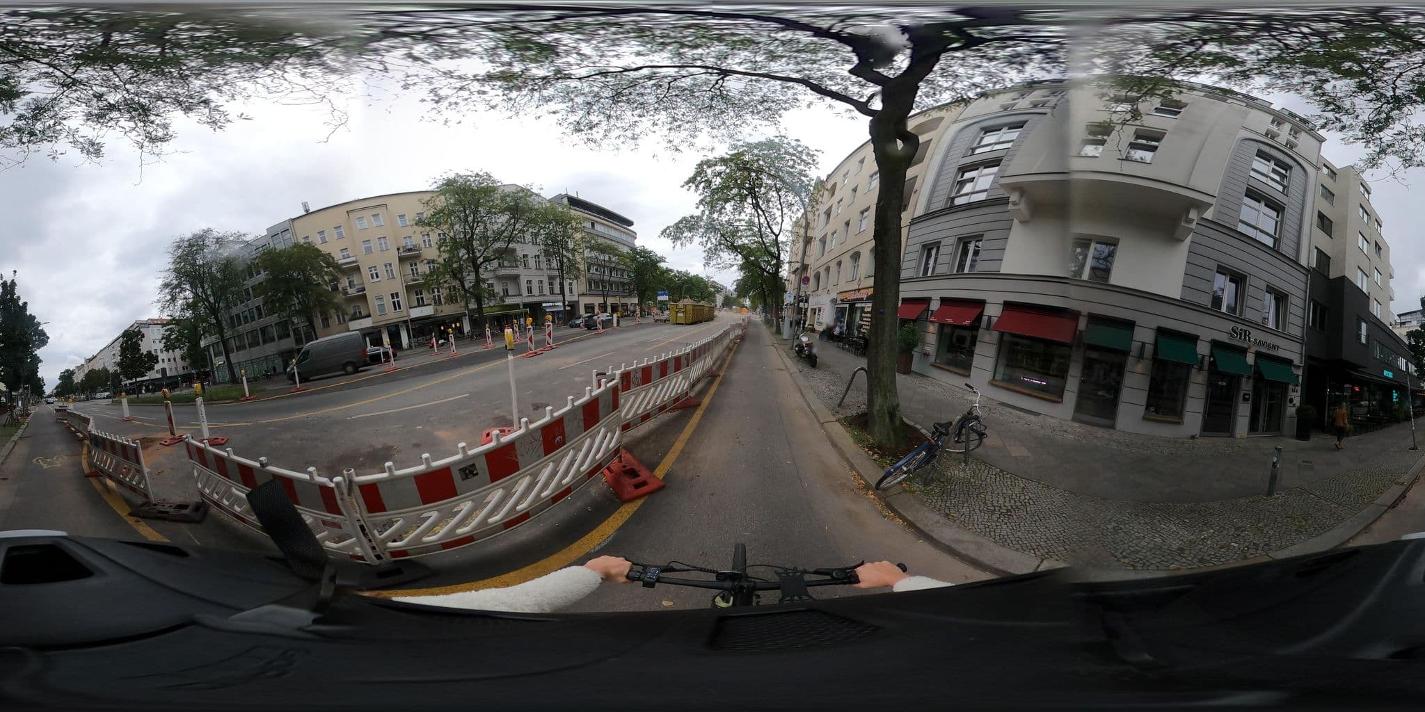Street view near Sir Savigny, Schöneberg — © i_louisa (CC BY-SA · Mapillary)