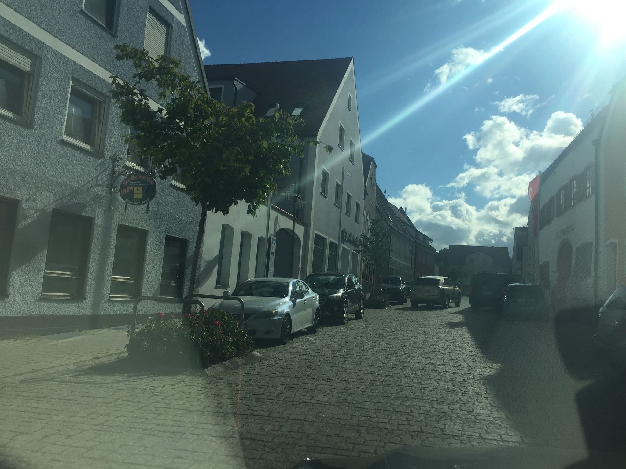 Street view near Gästehaus Europa (Wyrobisch), Sulzbach-Rosenberg — © zandu (CC BY-SA · Mapillary)