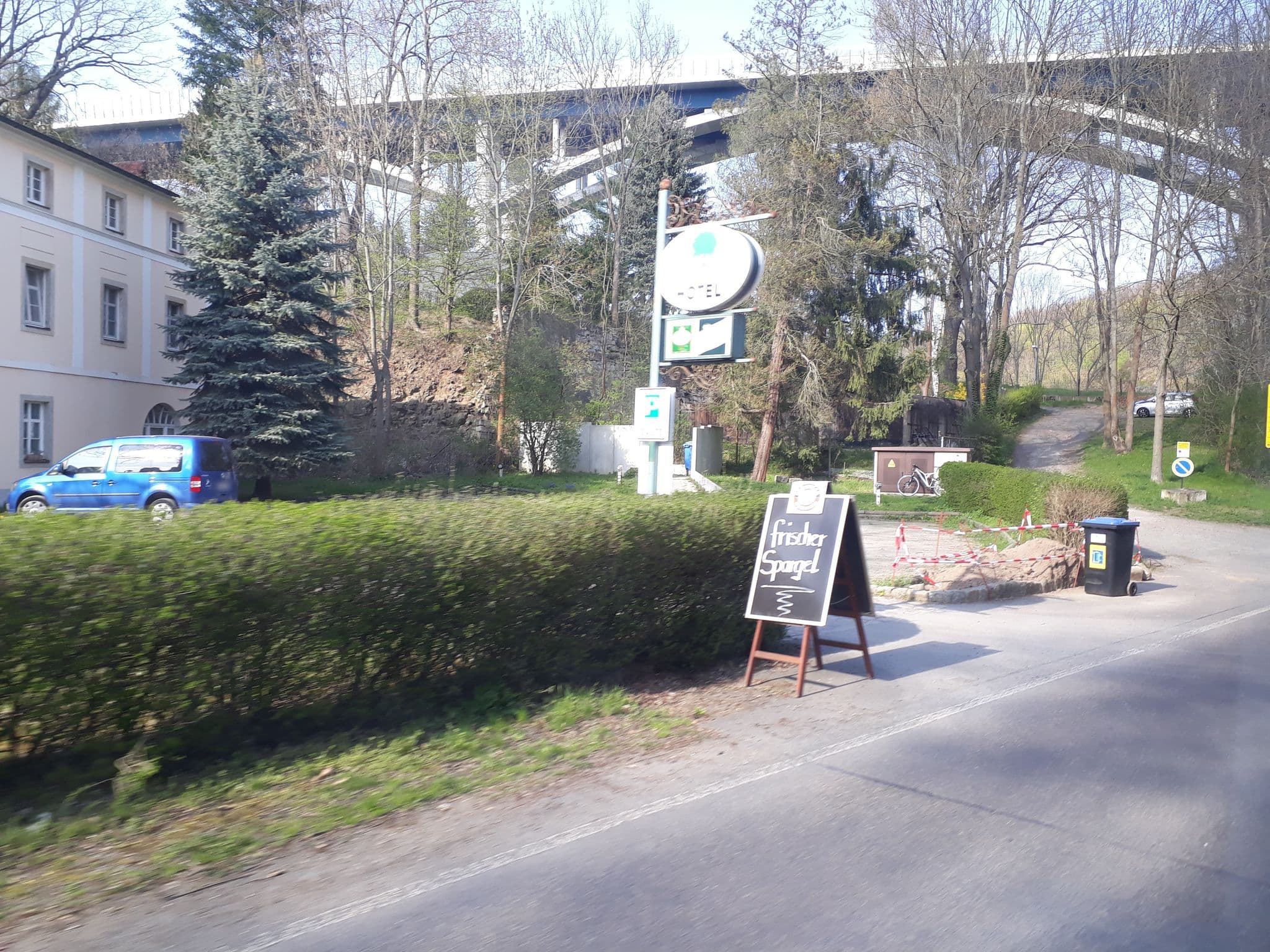 Street view near Landhaus Lockwitzgrund, Leuben — © ntl97 (CC BY-SA · Mapillary)