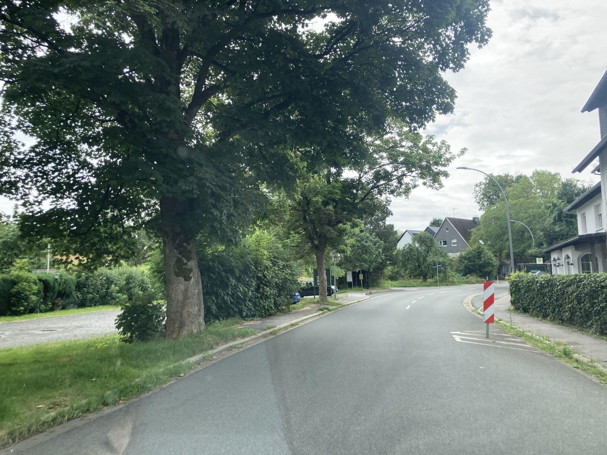 Street view near Restaurant Daute, Iserlohn — © tasmaniadevil (CC BY-SA · Mapillary)