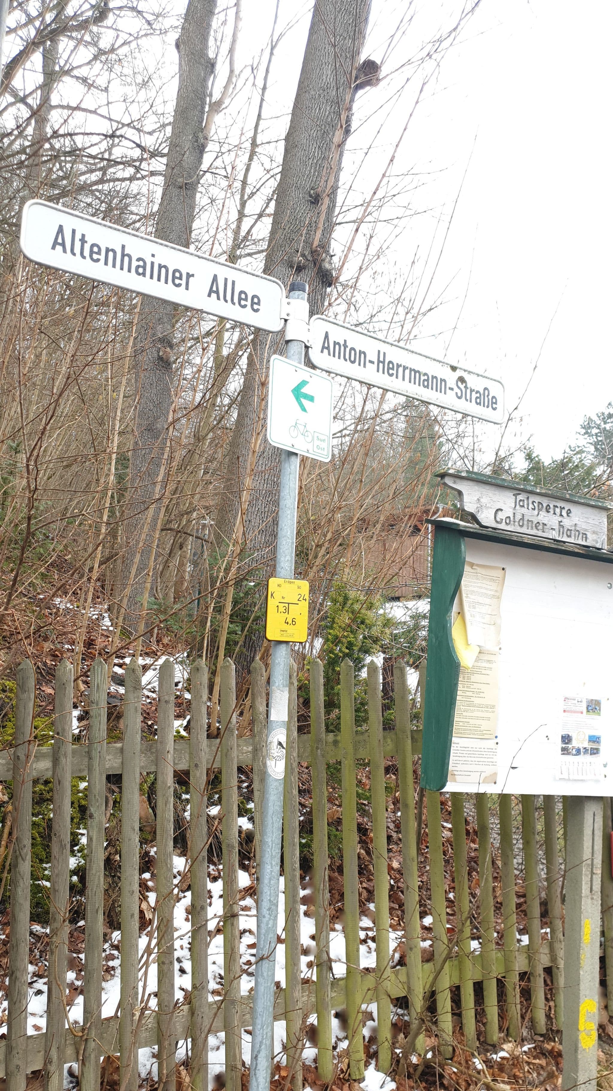 Street view near Café & Hotel zur Talsperre, Gornau — © jochenb (CC BY-SA · Mapillary)