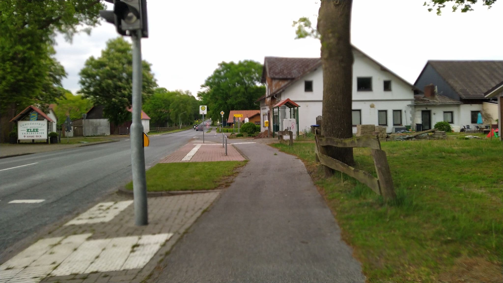 Street view near Fremdenzimmer, Kirchtimke — © calmapill (CC BY-SA · Mapillary)