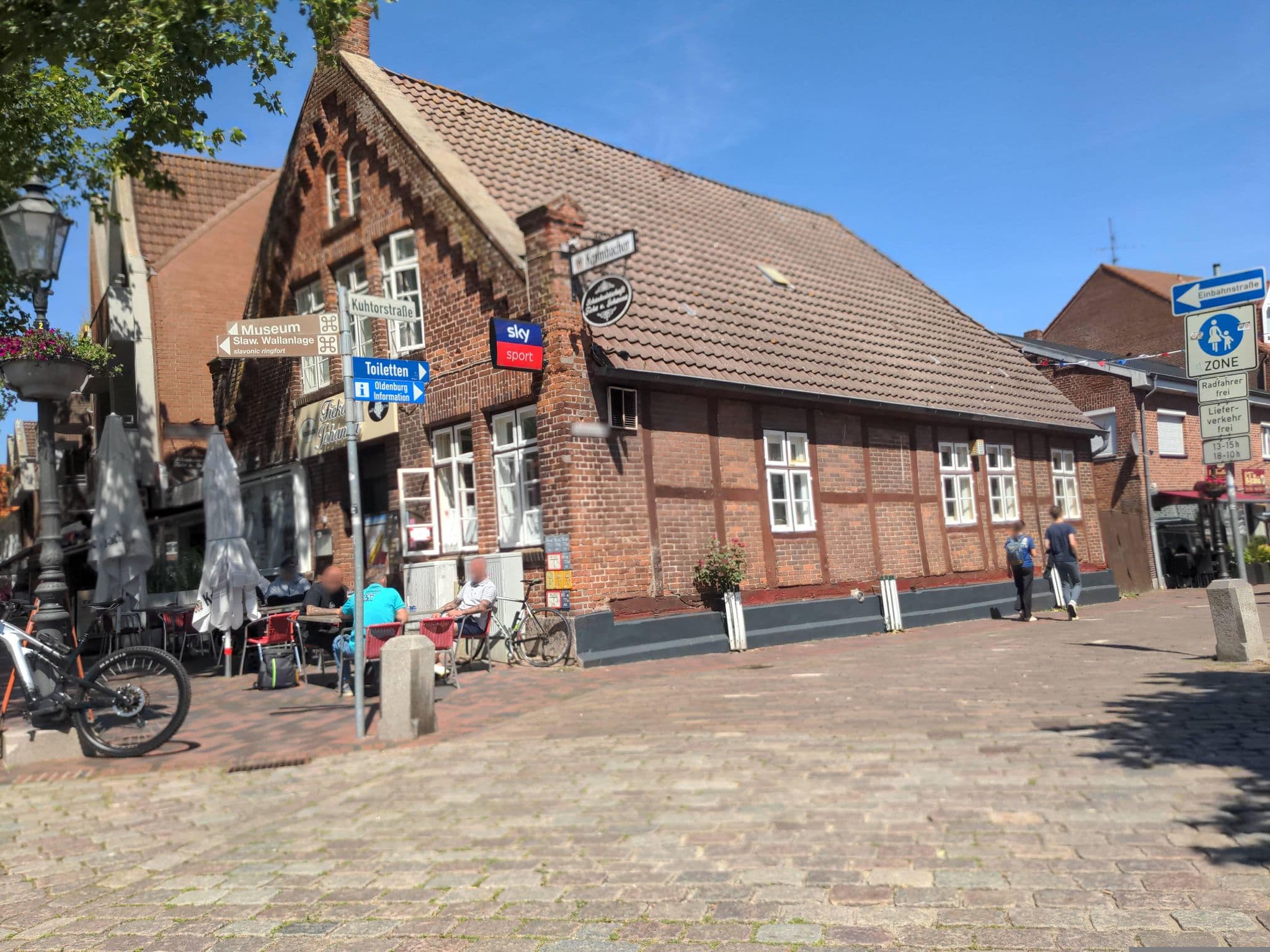 Street view near Hotel Garni Dunker, Oldenburg in Holstein — © rasmustravemnd (CC BY-SA · Mapillary)