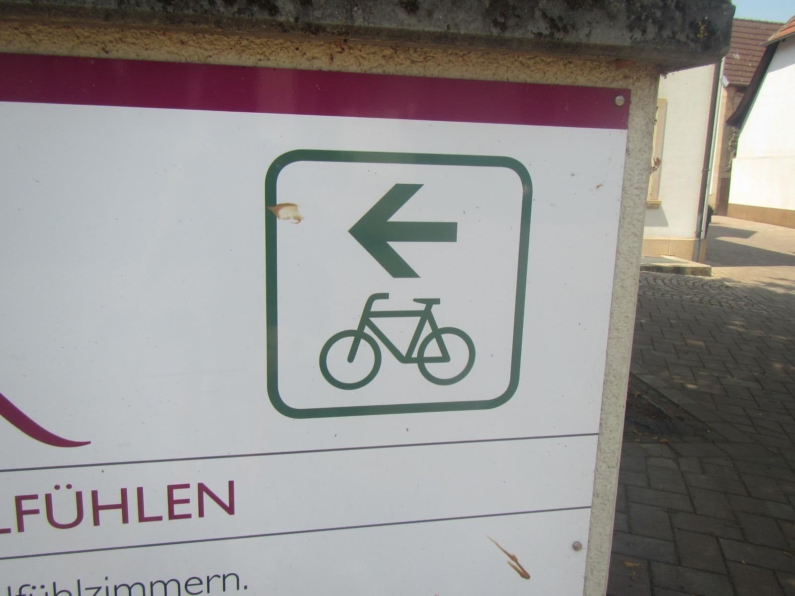 Street view near Landhotel Hauer, Bad Bergzabern — © VIA_TZ (CC BY-SA · Mapillary)