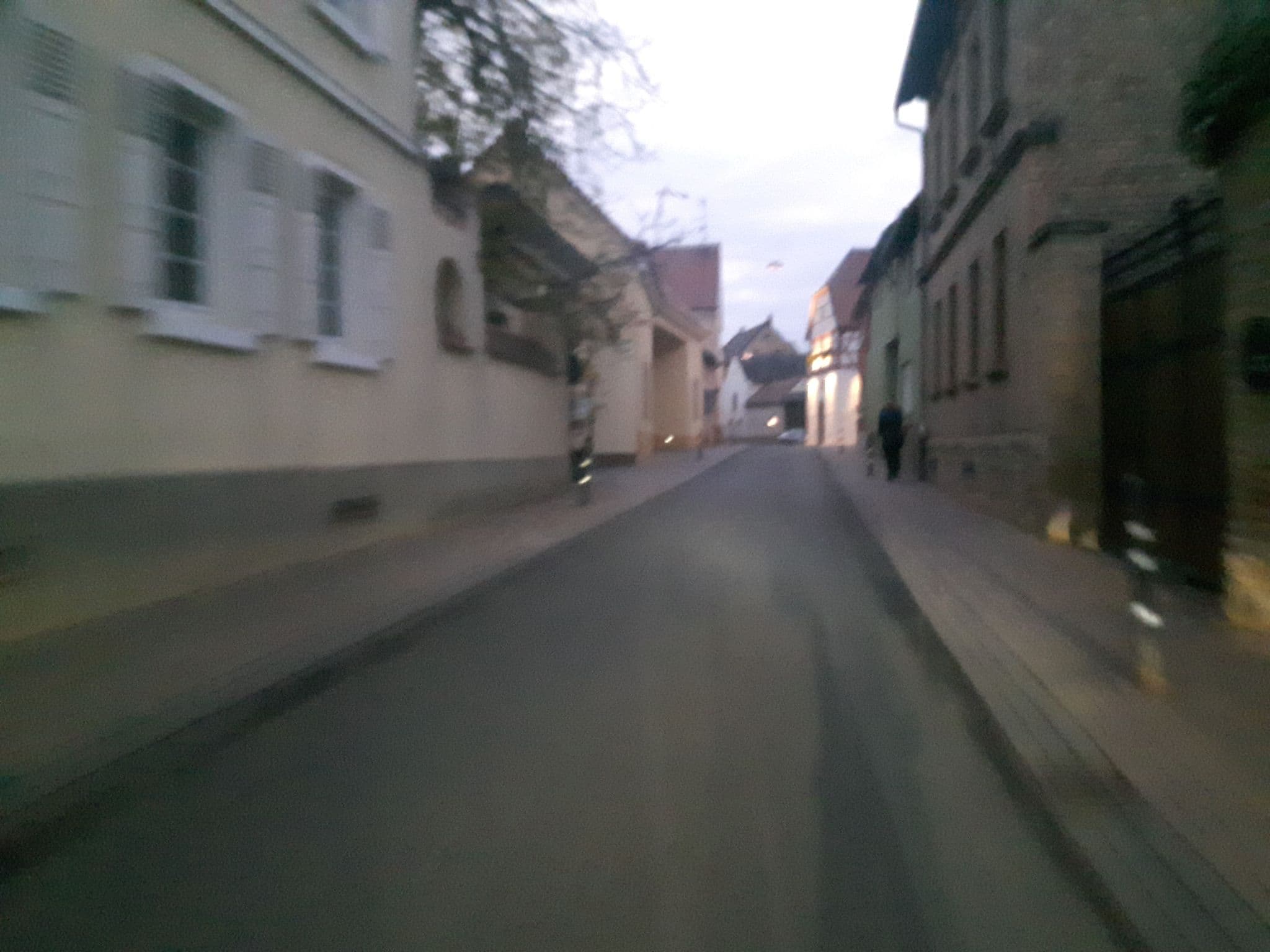 Street view near Weingut, Gästehaus und Kräuterhof, Flomborn — © changchun1 (CC BY-SA · Mapillary)