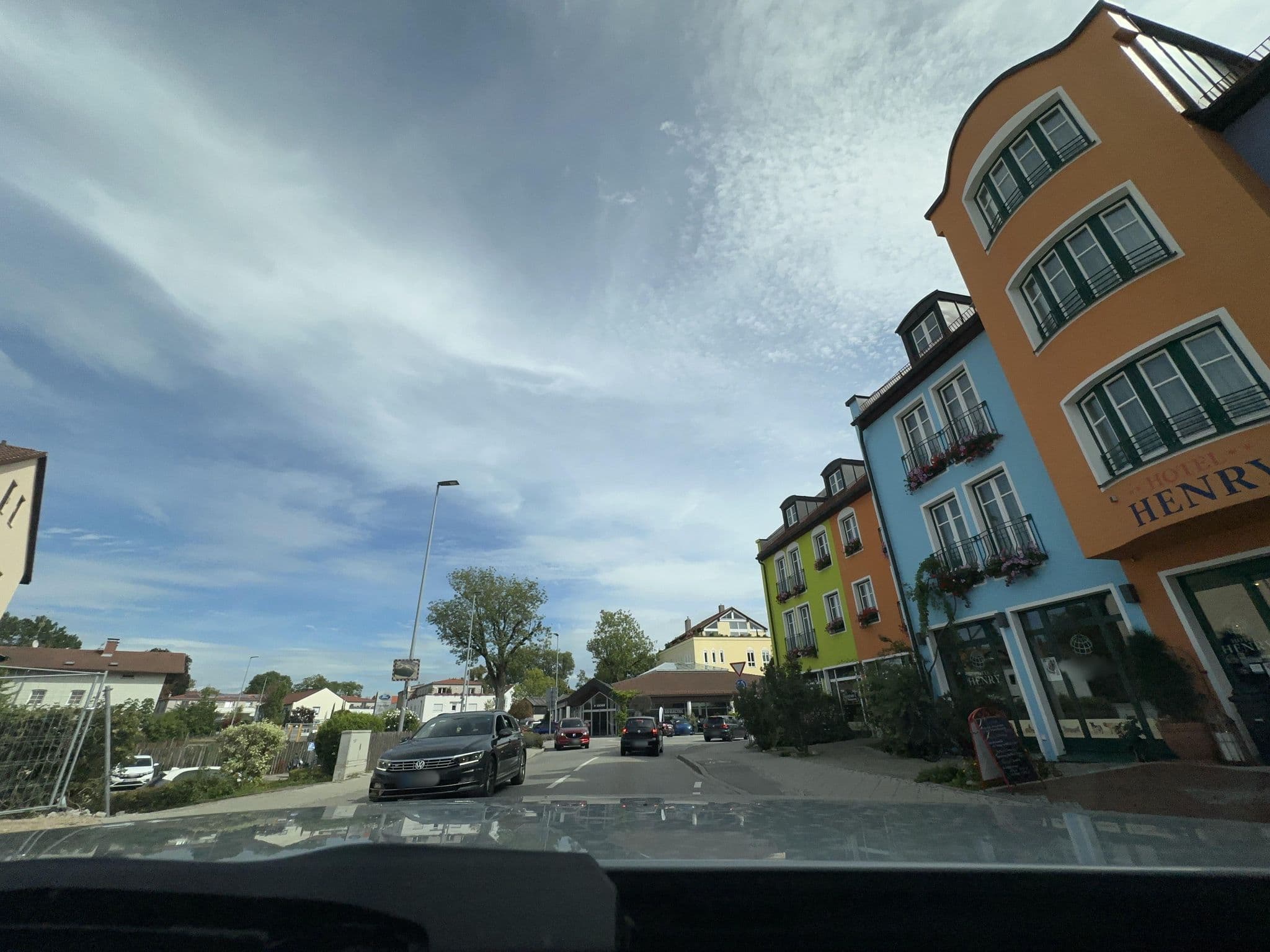 Street view near Hotel Henry, Erding — © louis-e (CC BY-SA · Mapillary)