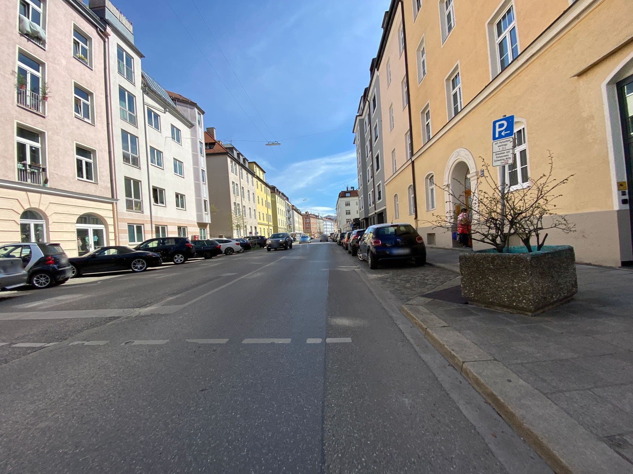 Street view near Munich Rooms, Munich — © piaitsch (CC BY-SA · Mapillary)