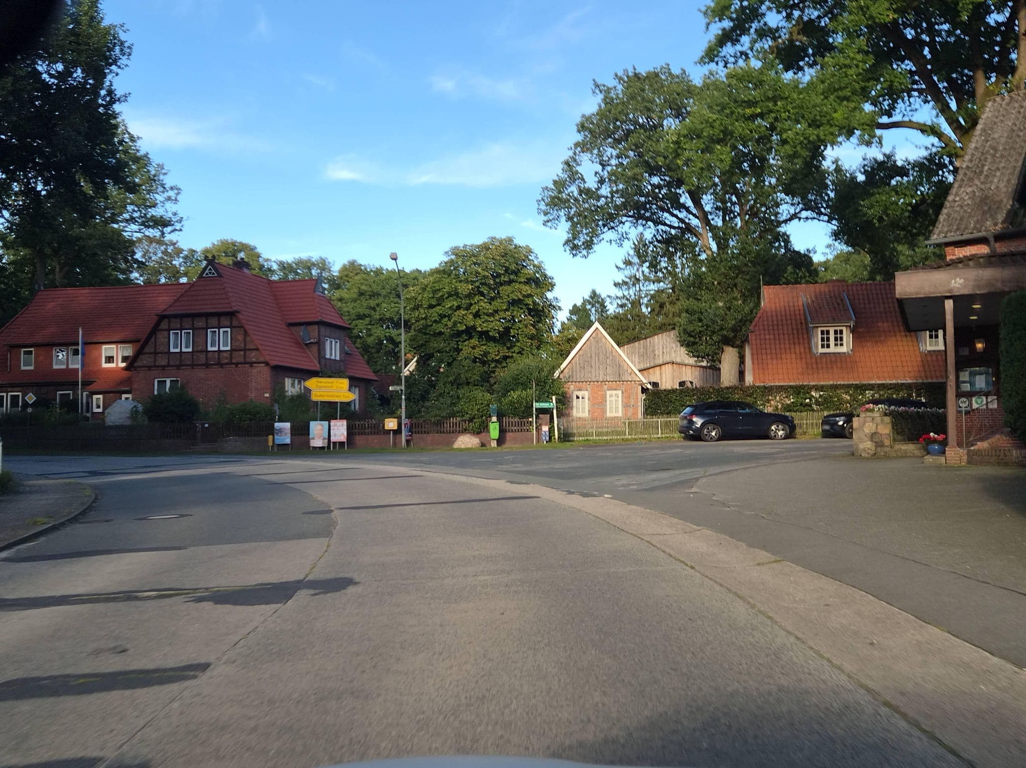 Street view near Studtmann's Gasthaus, Garlstorf — © hotteliene (CC BY-SA · Mapillary)