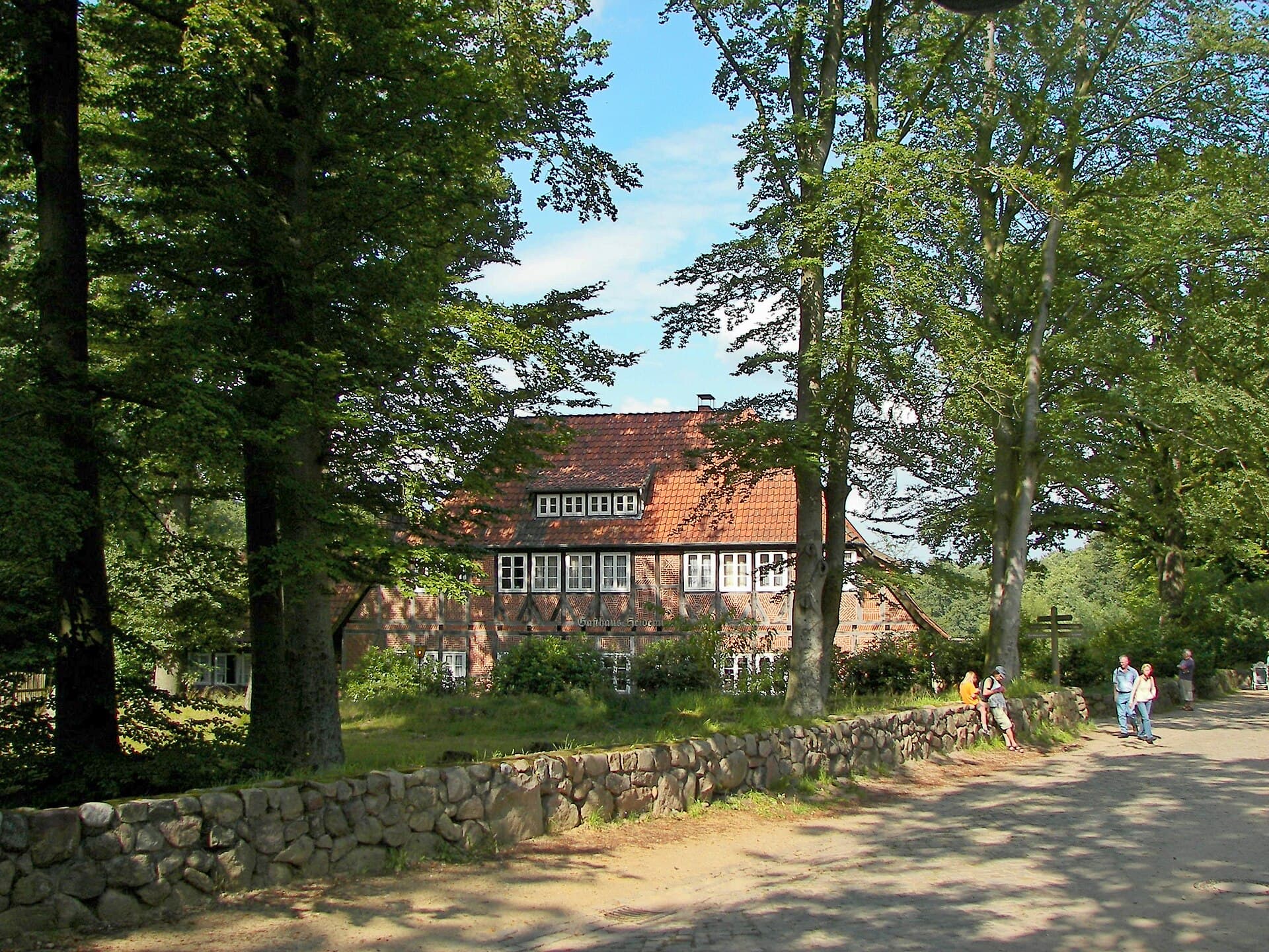 Gasthaus "Zum Heidemuseum" (via Wikimedia Commons, CC BY 2.5)