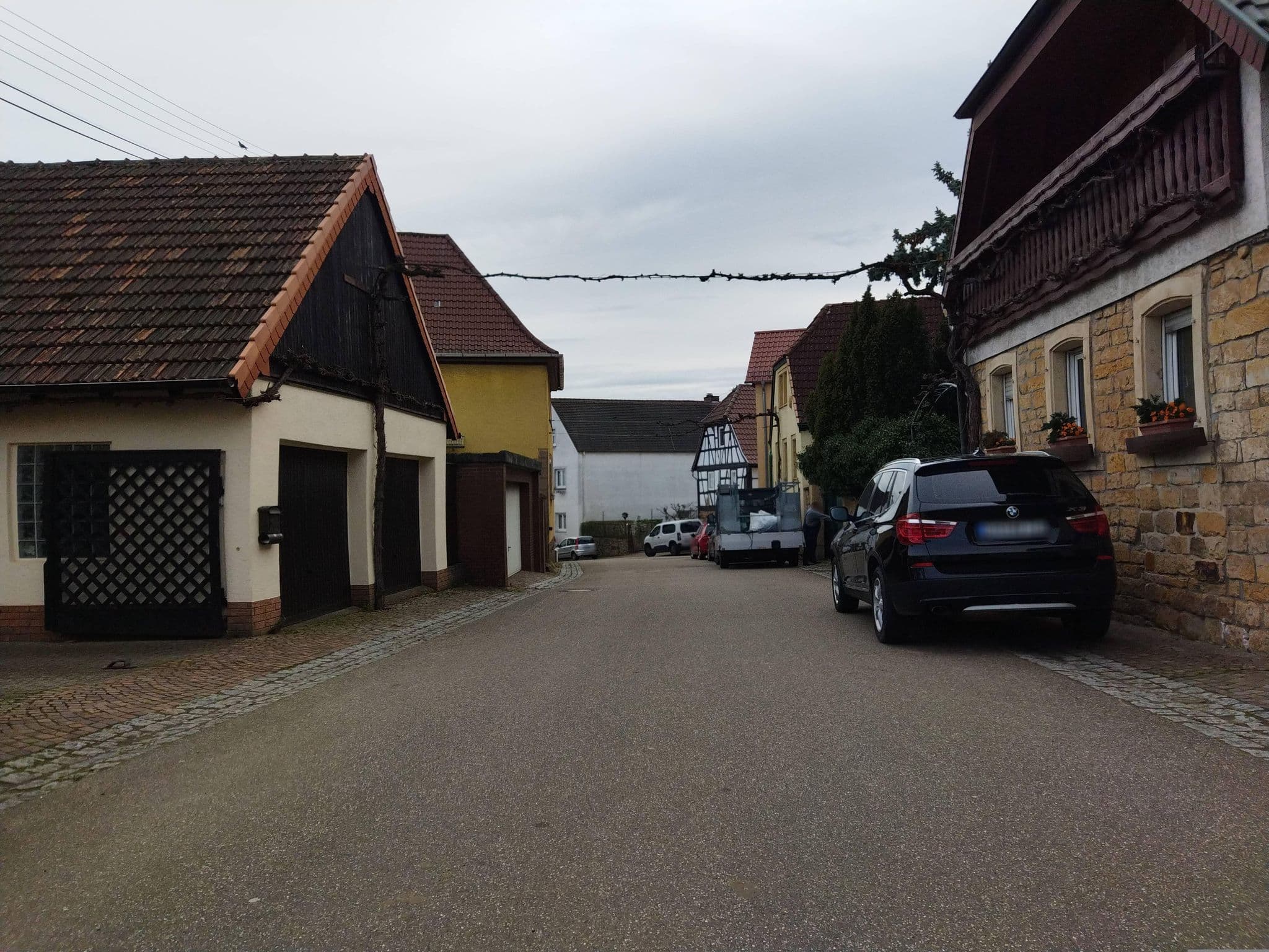 Street view near Gästehaus Kräußle, Albersweiler — © changchun1 (CC BY-SA · Mapillary)