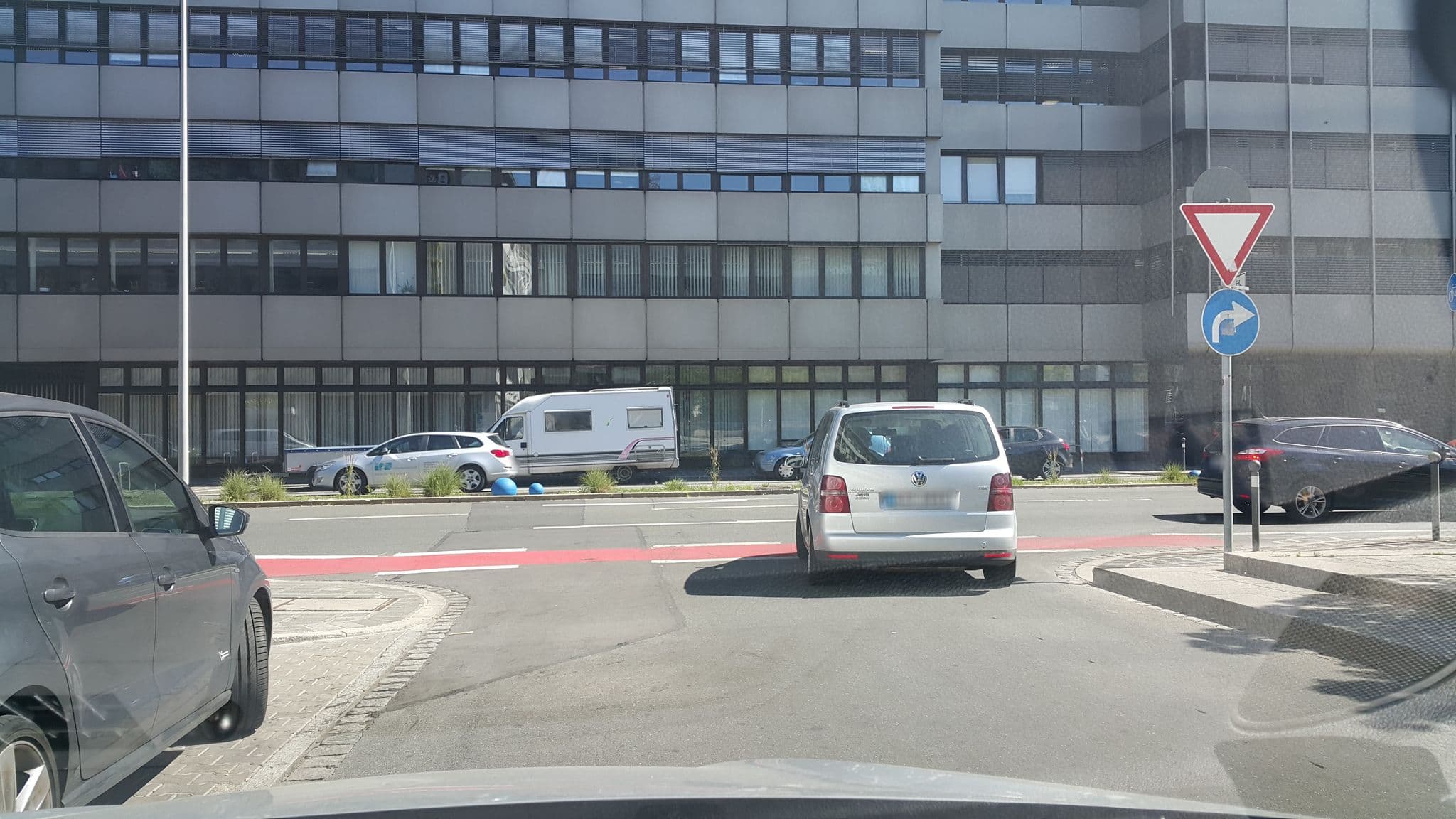 Street view near B&B Hotel Nürnberg-Hbf, Nuremberg — © vst (CC BY-SA · Mapillary)