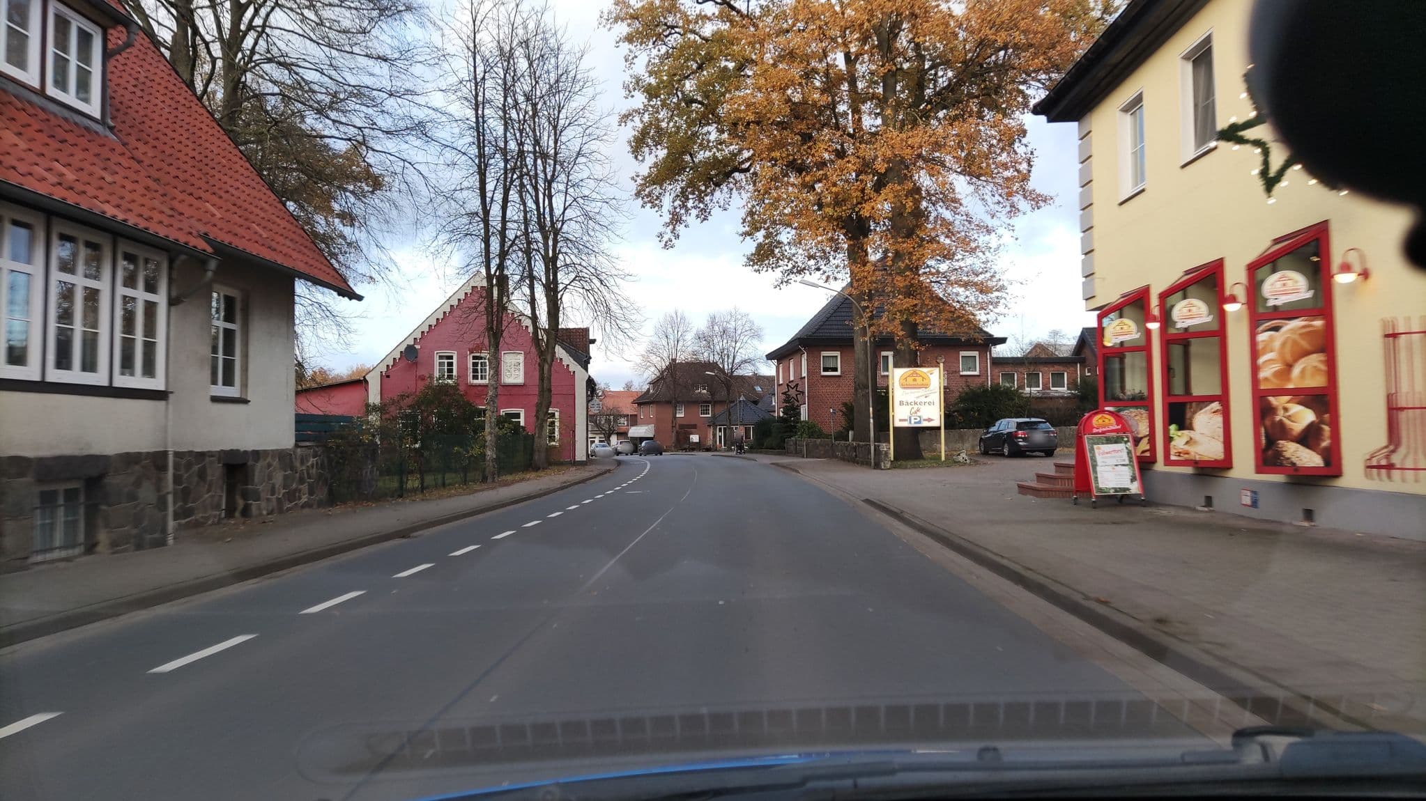 Street view near Hof Wilkens, Hemslingen — © hotteliene (CC BY-SA · Mapillary)