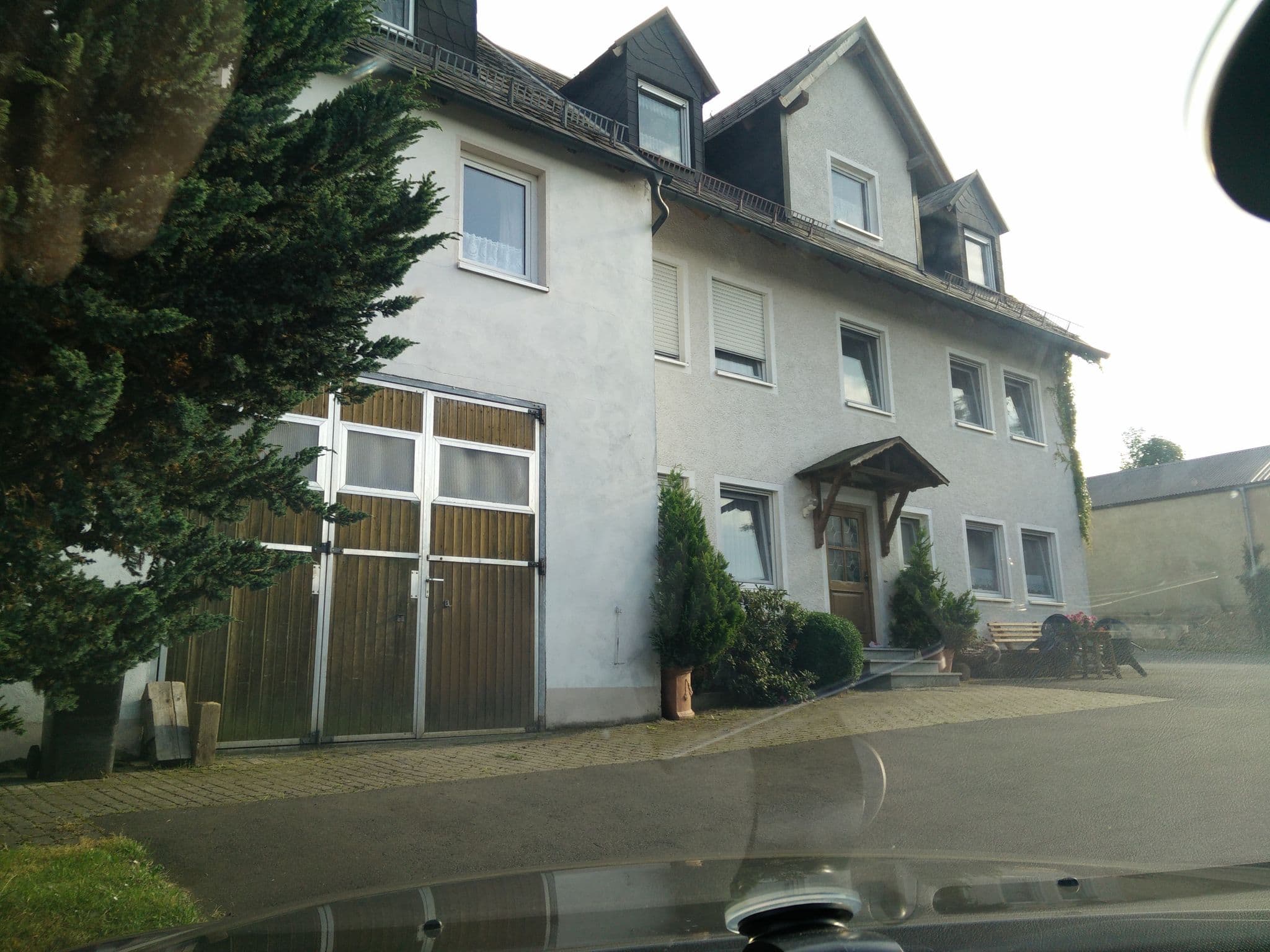 Street view near Ferienhof Preiß, Röslau — © fahrradfahrer (CC BY-SA · Mapillary)