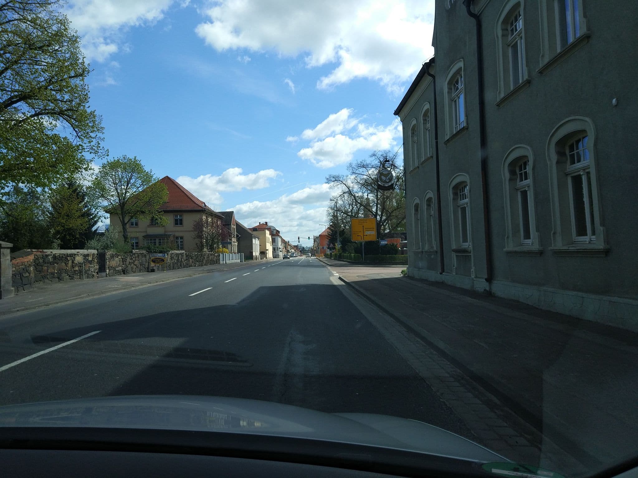 Street view near Goldener Fasan, Oranienbaum — © sedumjo (CC BY-SA · Mapillary)