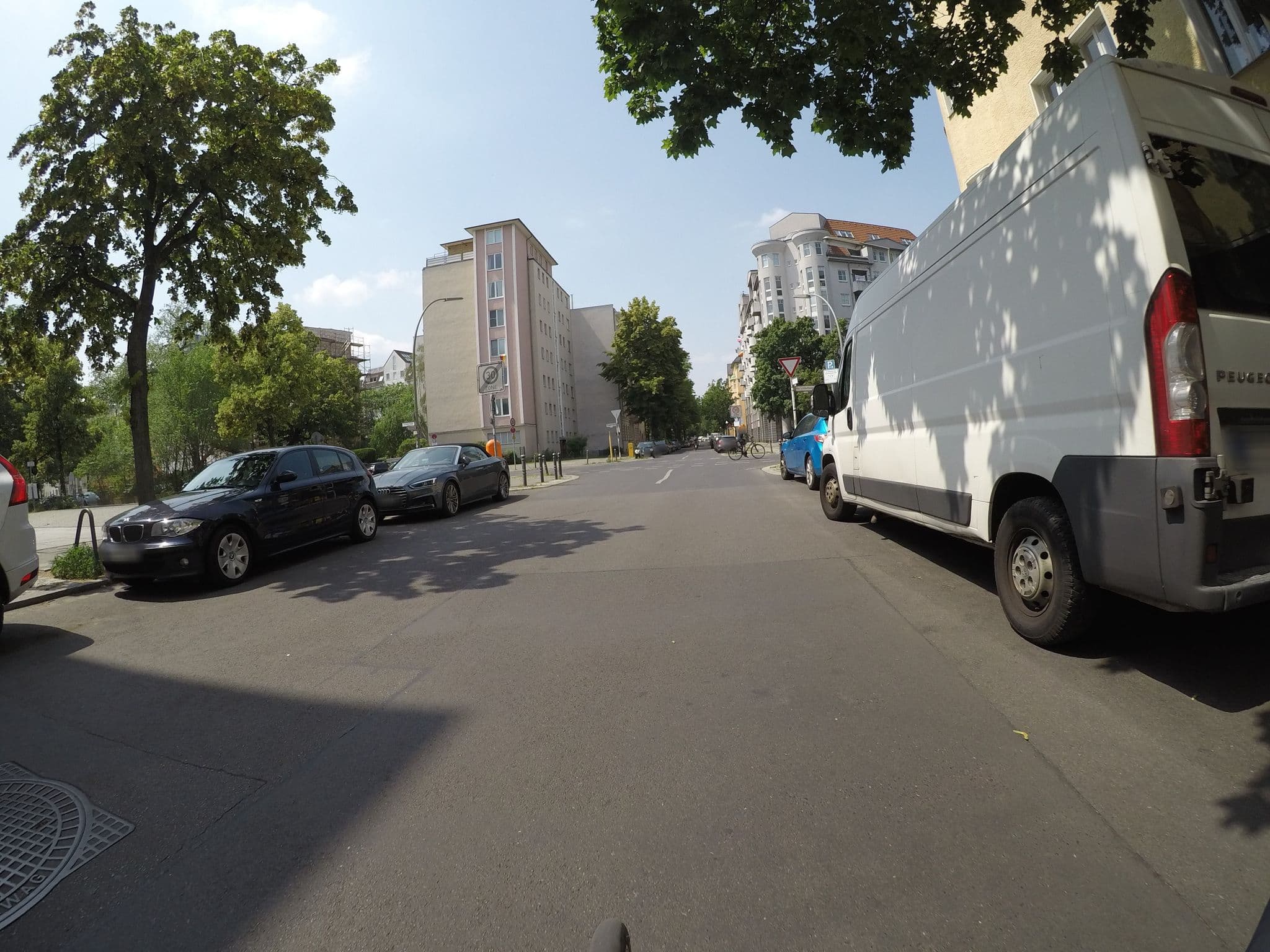 Street view near Pension Brinn, Hansaviertel — © kartonage (CC BY-SA · Mapillary)