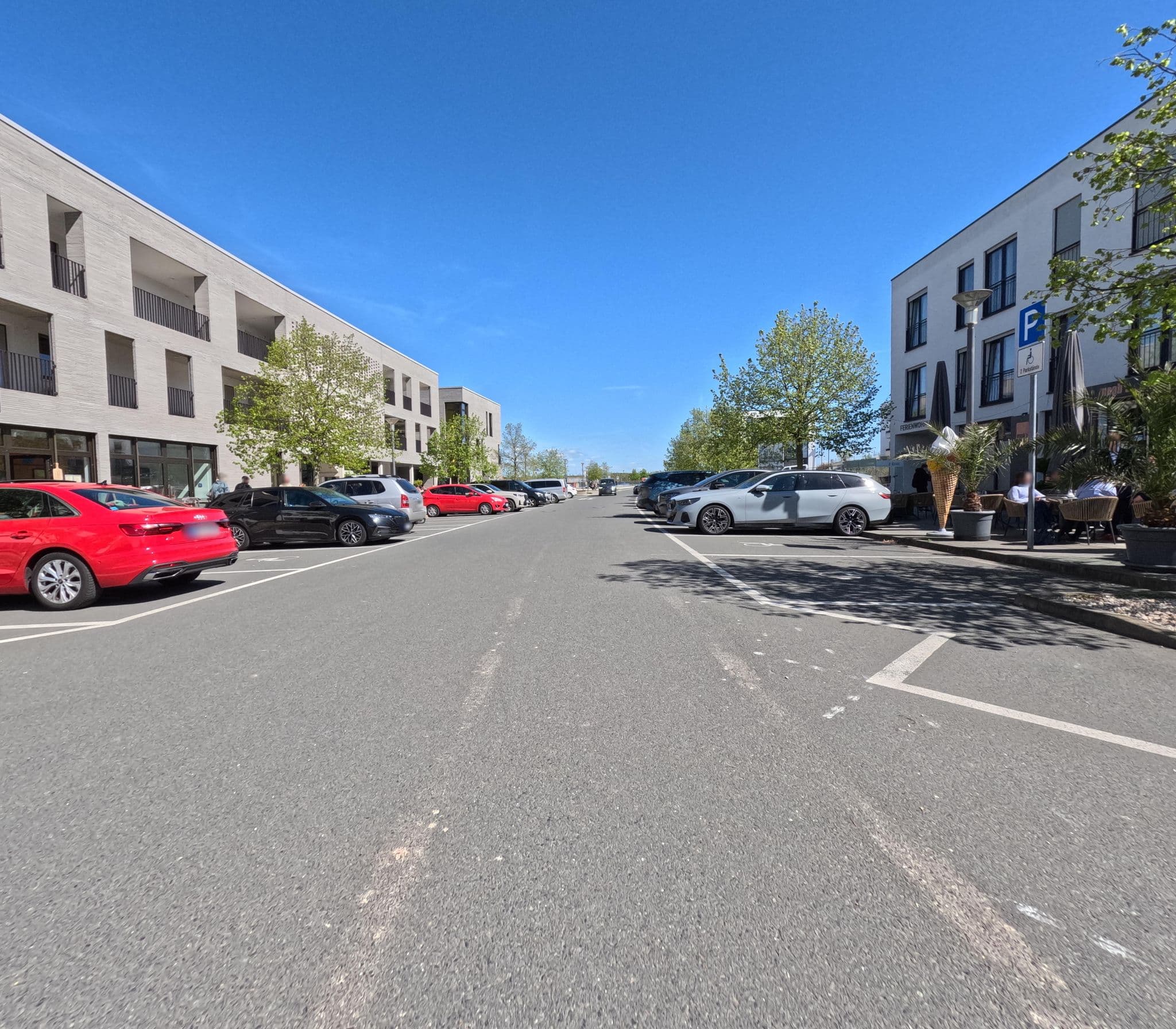 Street view near Groh (Ferienwohnungen), Zwenkau — © kopra (CC BY-SA · Mapillary)