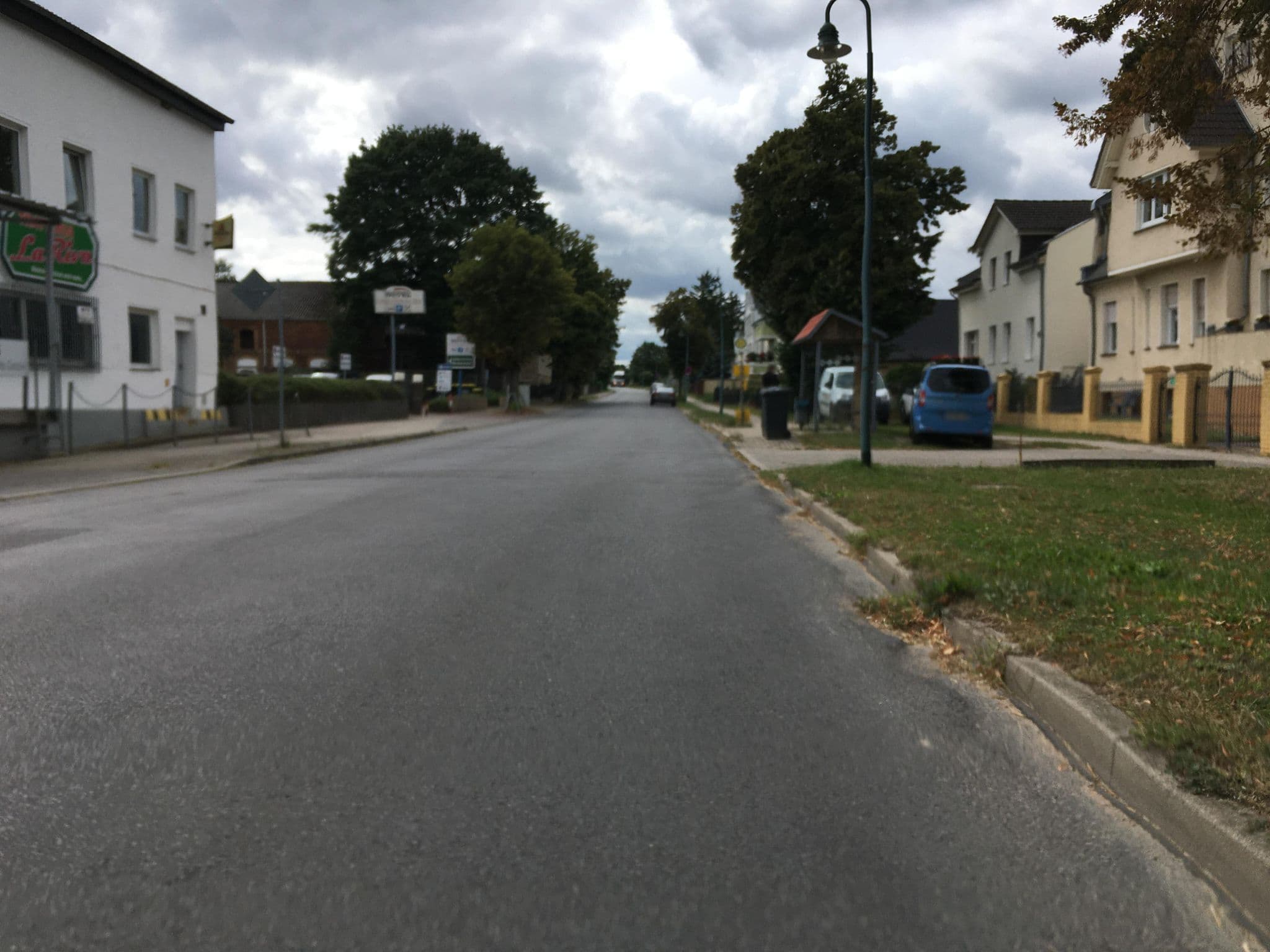 Street view near Hotel Lindenberger Hof, Karow — © carlheinz (CC BY-SA · Mapillary)