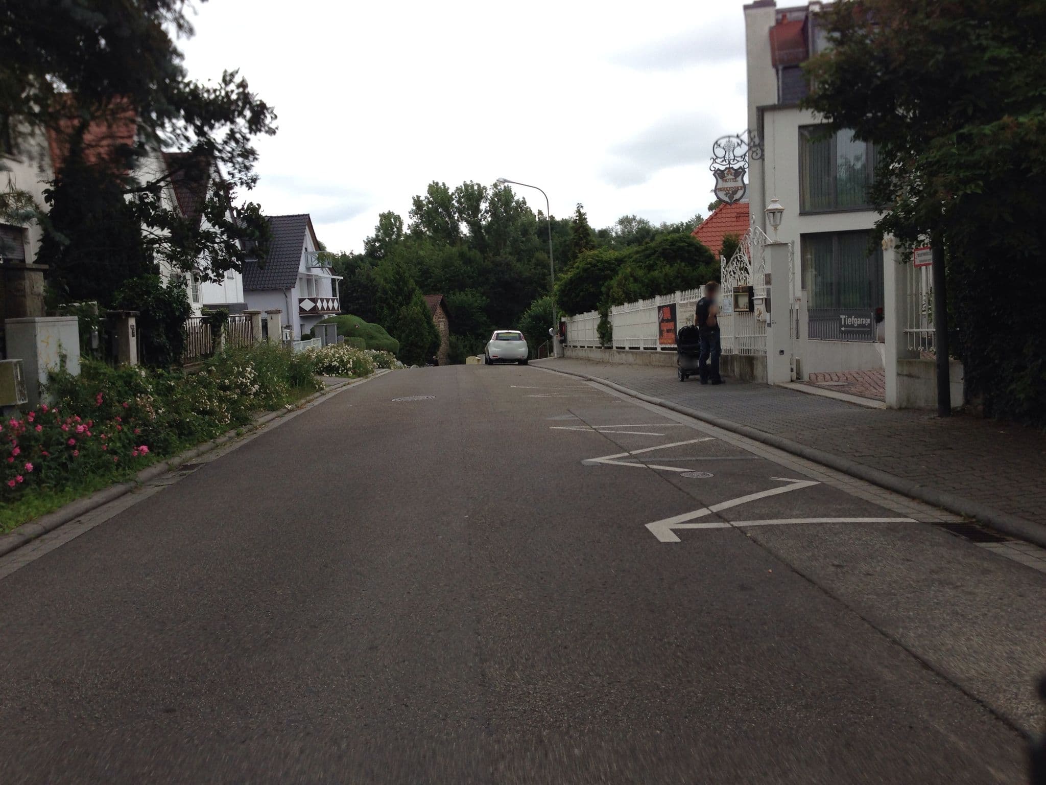 Street view near Hotel Birkenhof, Großauheim — © flidolin (CC BY-SA · Mapillary)