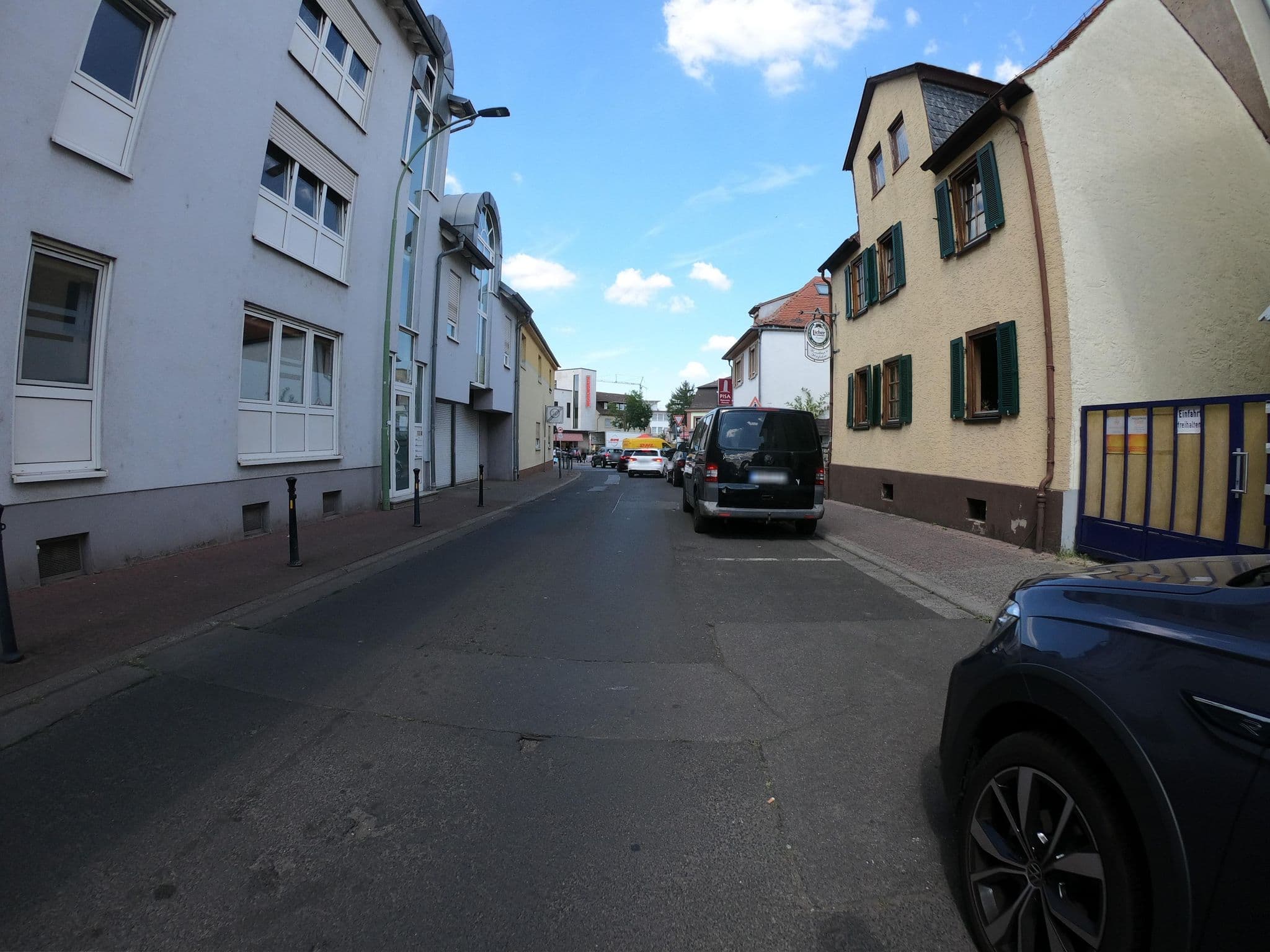 Street view near Hotel Kreilingshöfchen, Bad Vilbel — © tmka (CC BY-SA · Mapillary)
