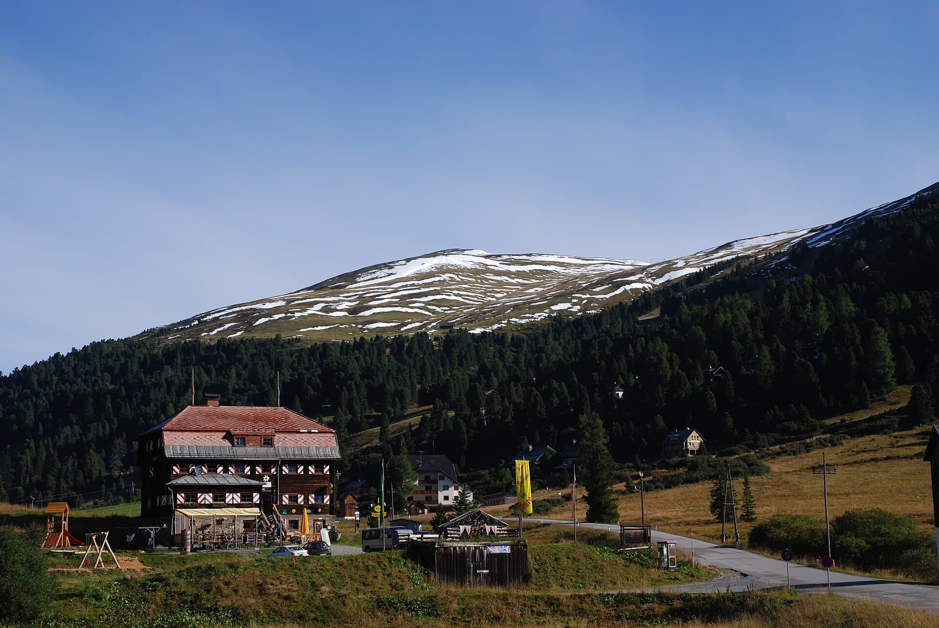 Dr.Josef-Mehrl-Hütte (via Wikimedia Commons, CC BY-SA 4.0)