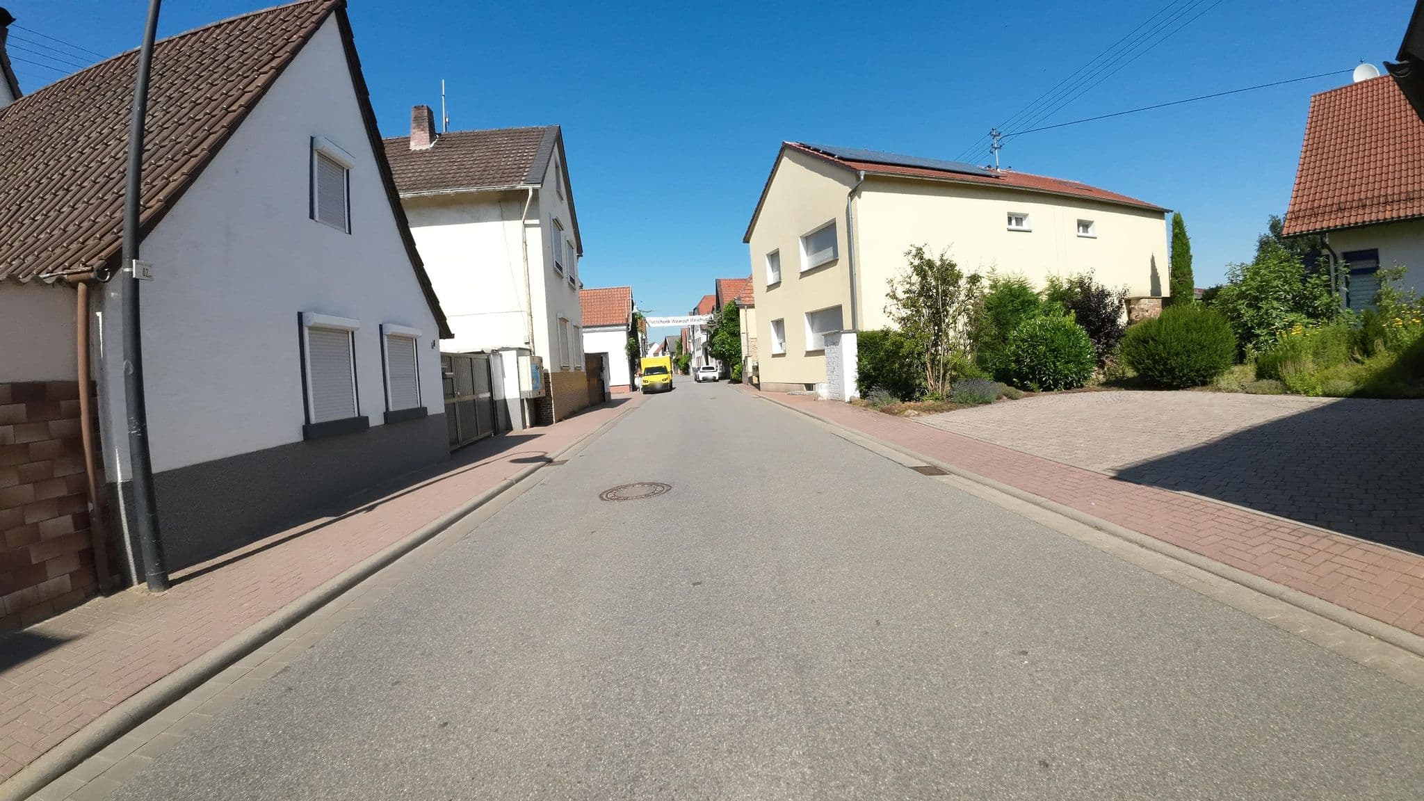 Street view near Weingut Hans Meinhardt, Gönnheim — © teddy73 (CC BY-SA · Mapillary)