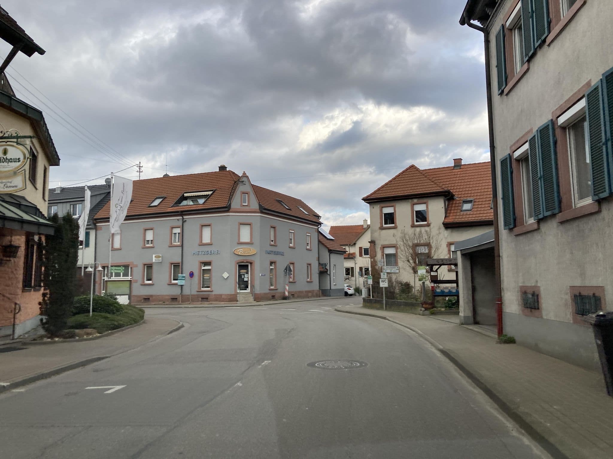 Street view near Landgasthof zum Lamm, Bahlingen — © tasmaniadevil (CC BY-SA · Mapillary)