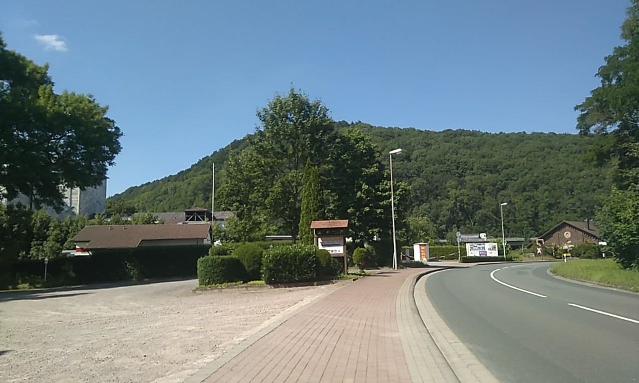 Street view near Hotel Restaurant Königszinne, Bodenwerder — © laika1 (CC BY-SA · Mapillary)