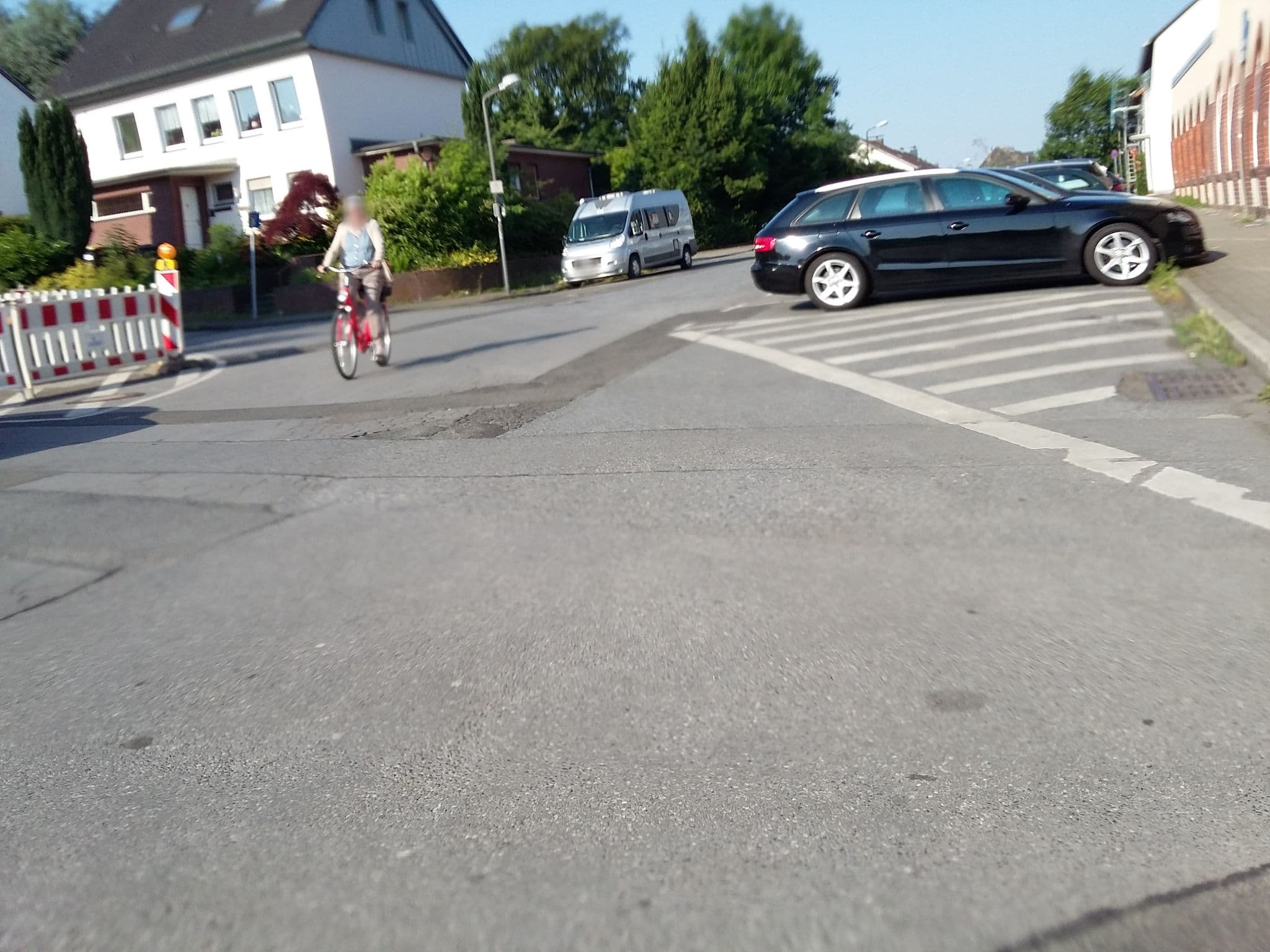 Street view near Hotel zum Barbarossa, Ratingen — © owunderlich (CC BY-SA · Mapillary)
