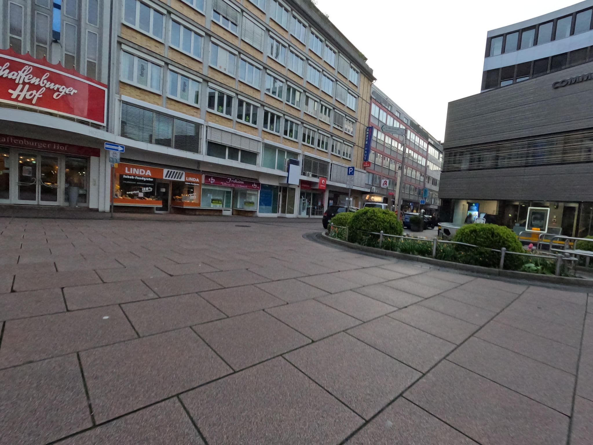 Street view near Aschaffenburger Hof, Aschaffenburg — © Velo63739 (CC BY-SA · Mapillary)