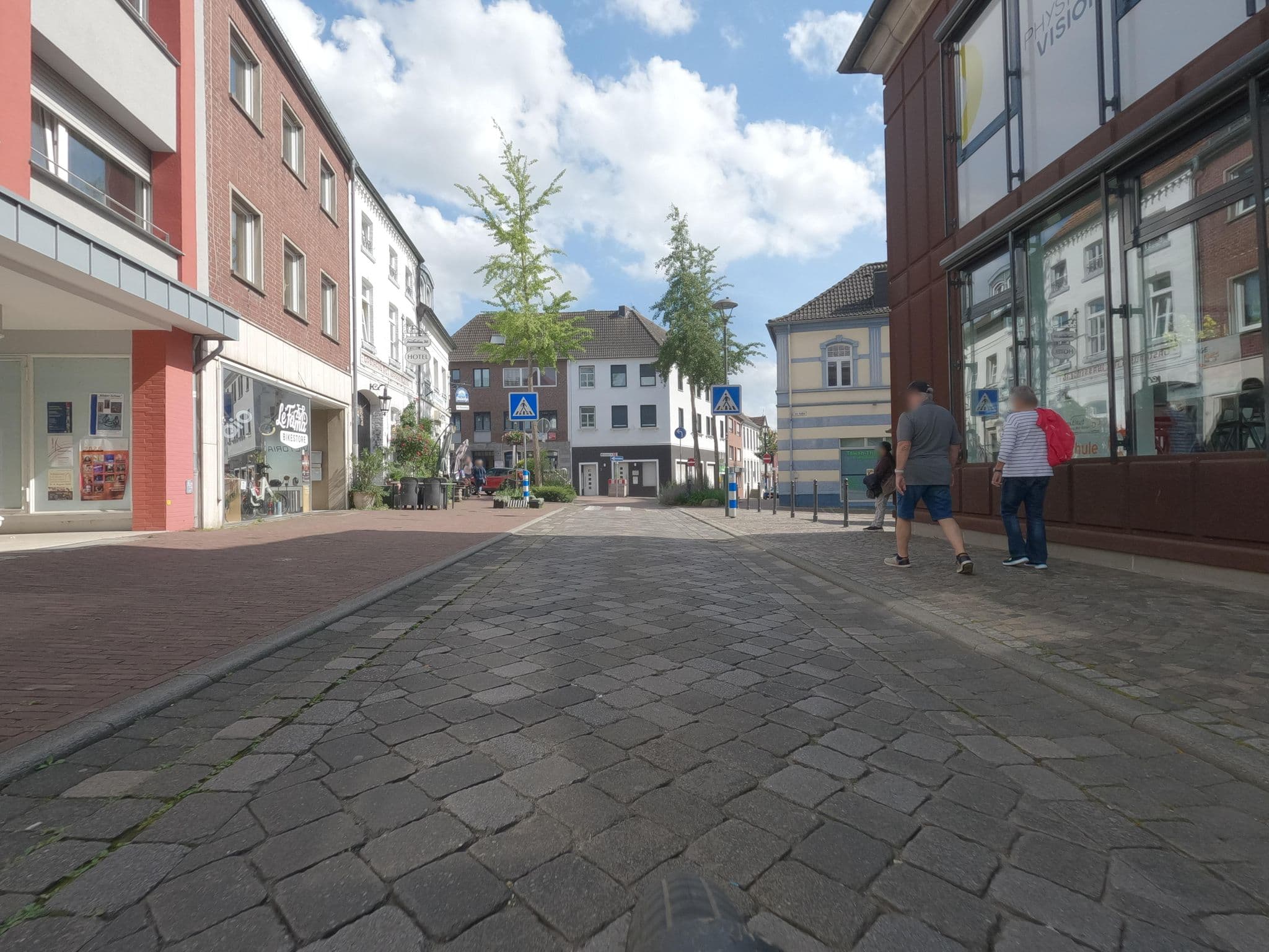 Street view near Hotel-Restaurant Alt Wassenberg, Wassenberg — © hektor1989 (CC BY-SA · Mapillary)
