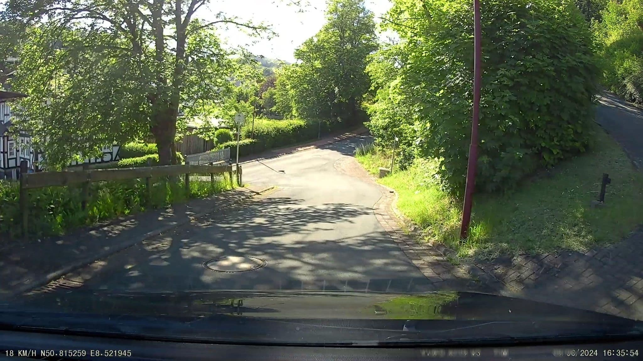 Street view near Ferienwohnung Silberhute, Gladenbach — © tim3003 (CC BY-SA · Mapillary)