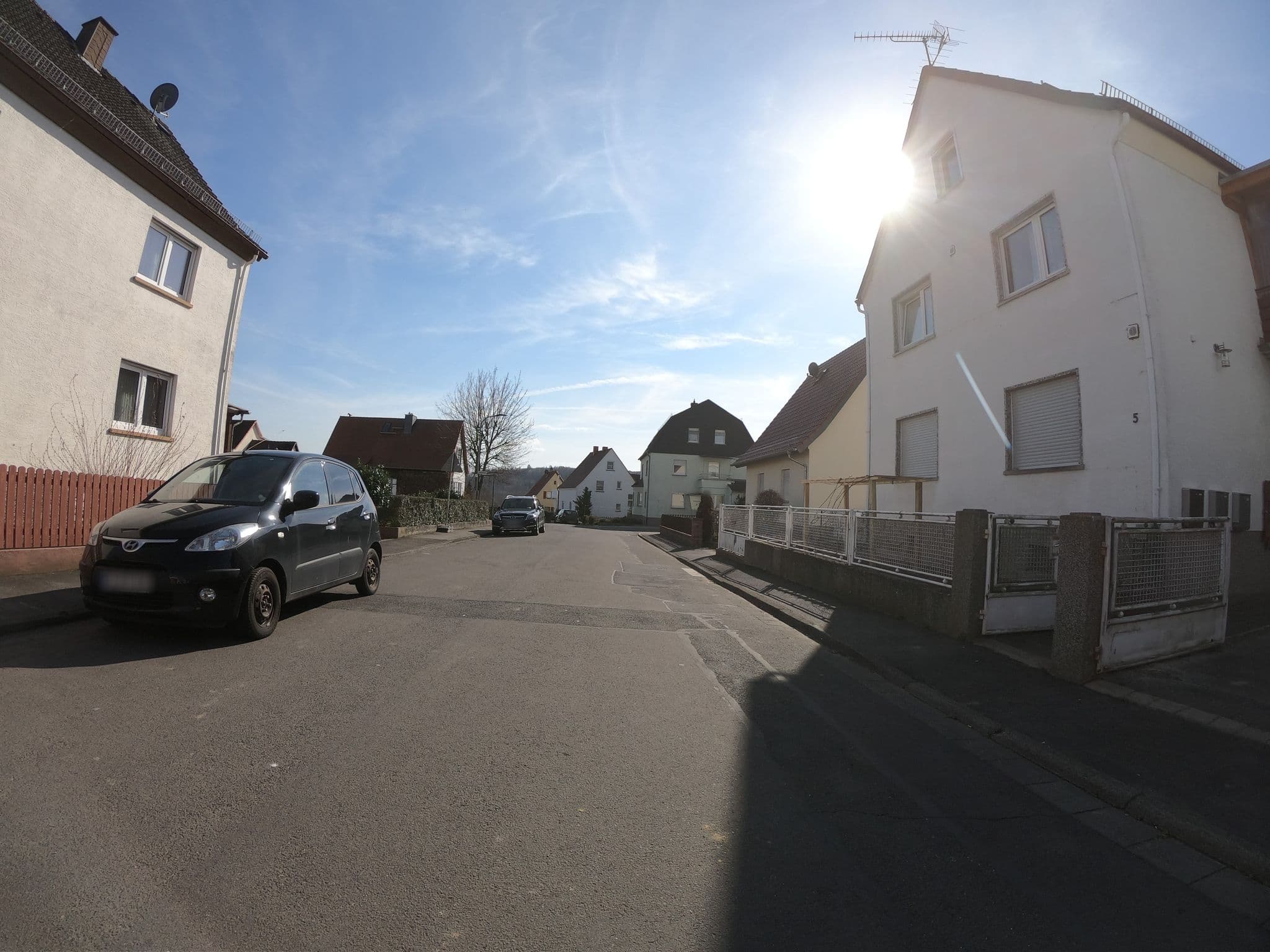 Street view near Ferienwohnung am Apfelberg, Heuchelheim — © grinninghamster (CC BY-SA · Mapillary)