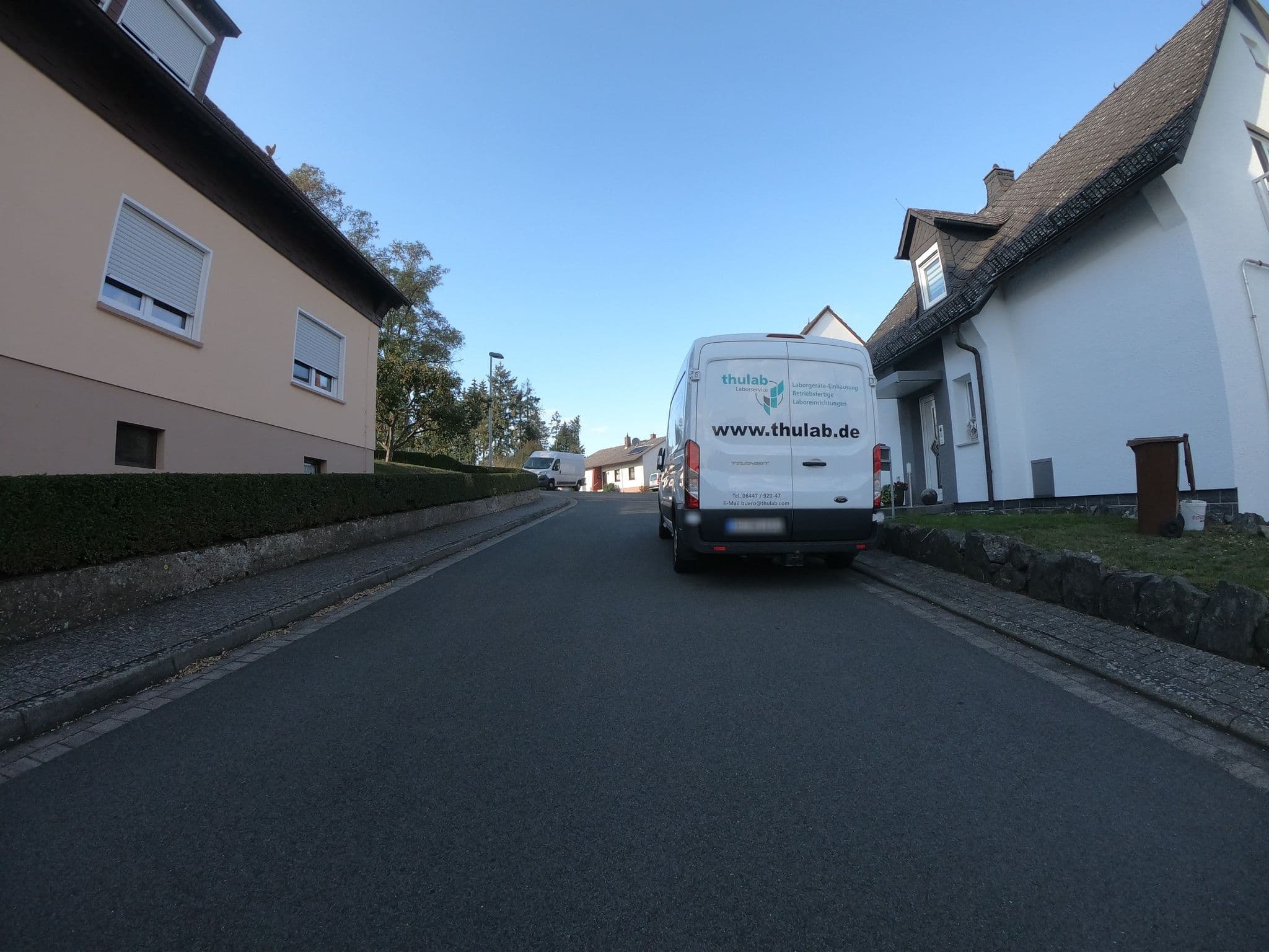 Street view near Gästewohnung Lahntalblick, Heuchelheim — © grinninghamster (CC BY-SA · Mapillary)