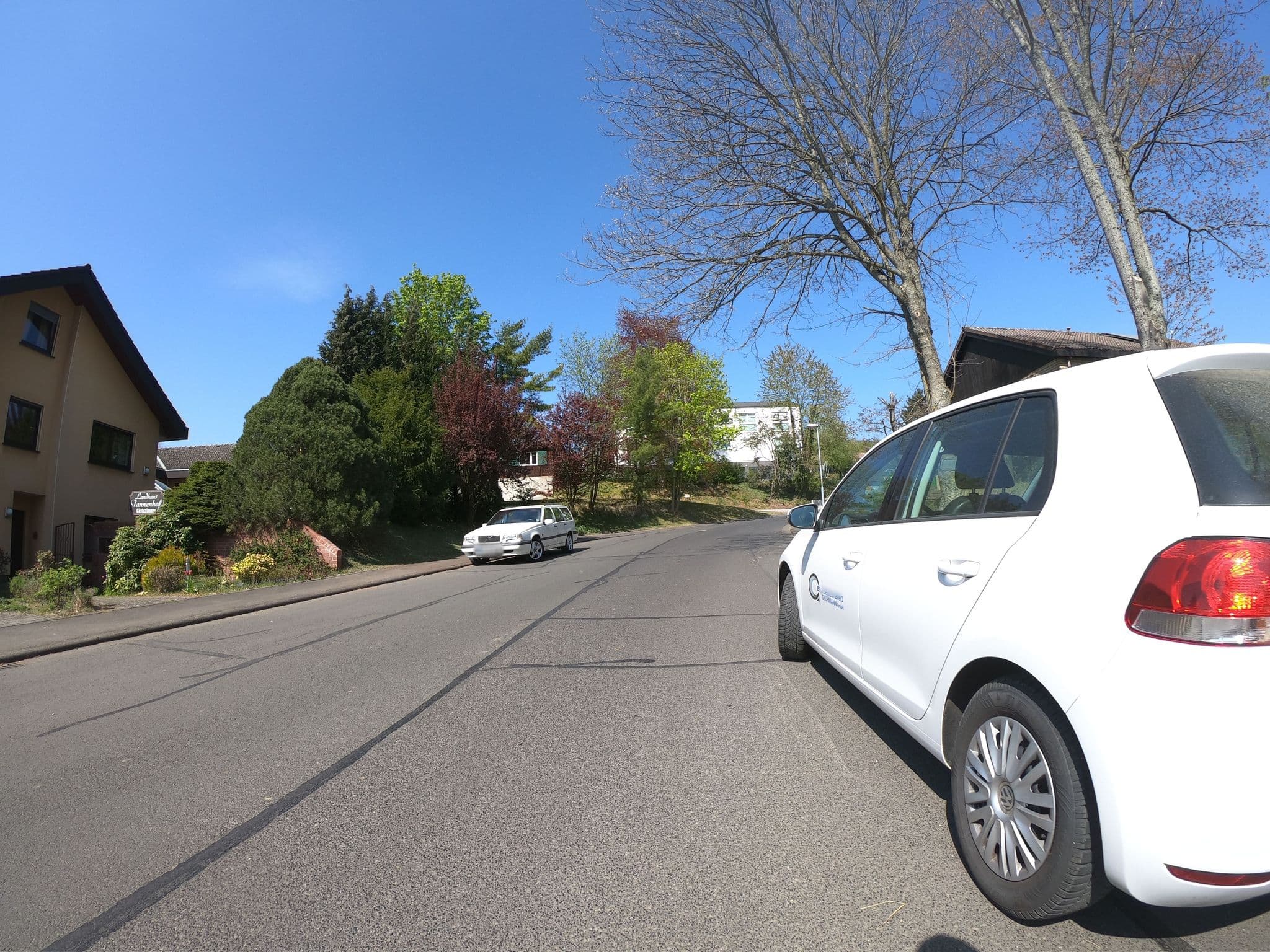 Street view near Landhaus Tannenhof, Alten Buseck — © grinninghamster (CC BY-SA · Mapillary)