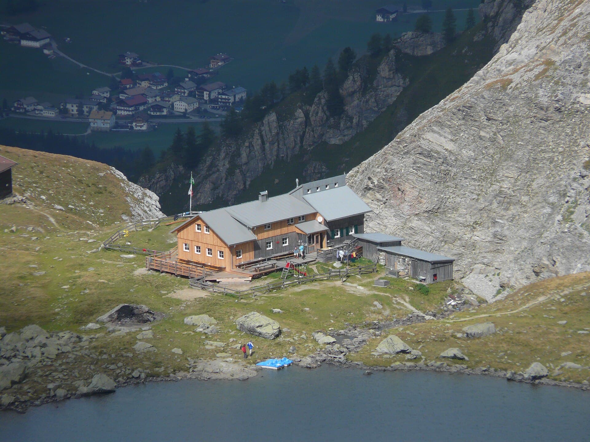 Obstansersee-Hütte (via Wikimedia Commons, CC BY 3.0)