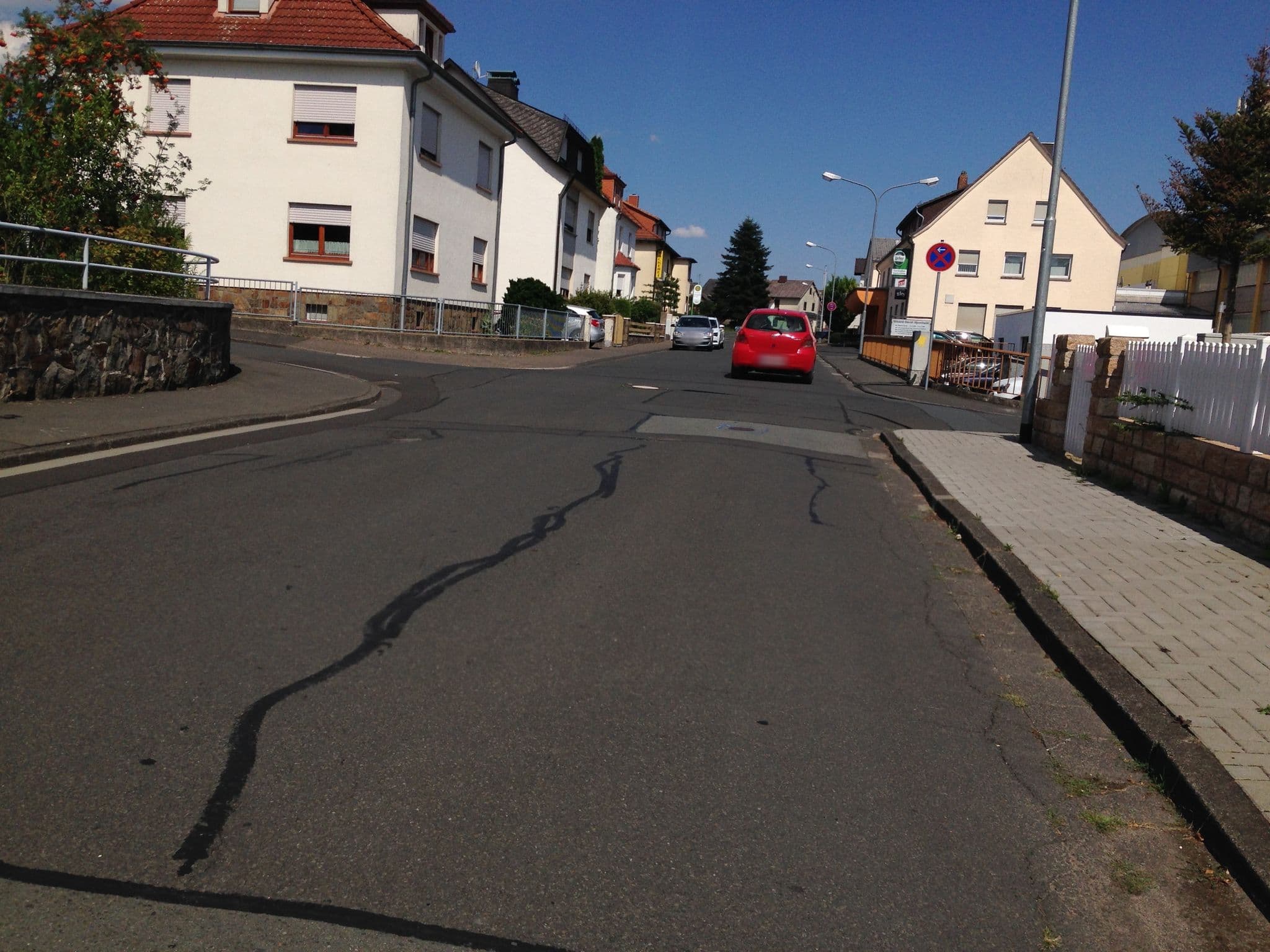 Street view near Haus Burgen Blick, Heuchelheim — © dominik354 (CC BY-SA · Mapillary)