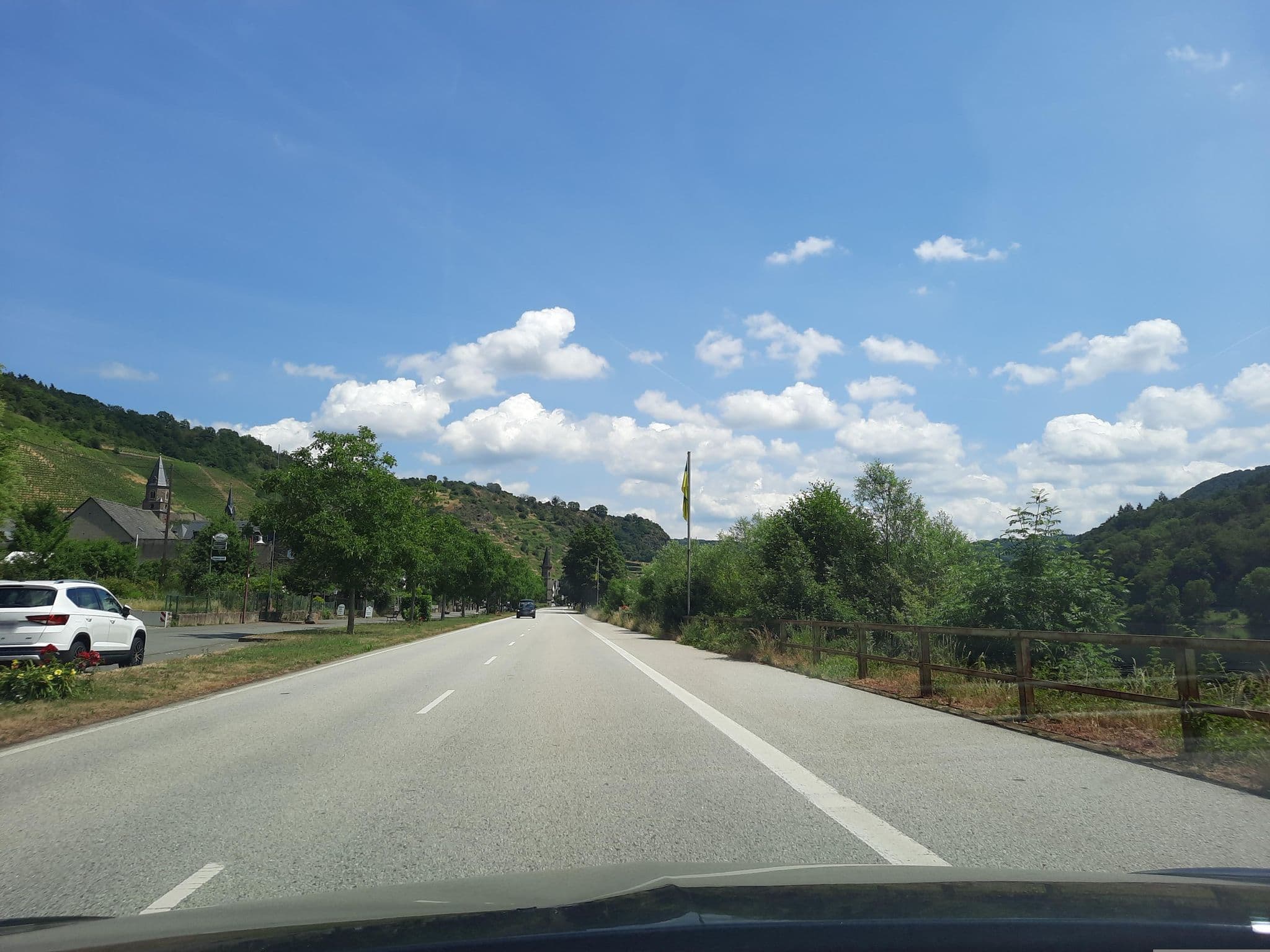 Street view near Weingut 1869 Brunnenhof, Löf — © Lowiekse (CC BY-SA · Mapillary)