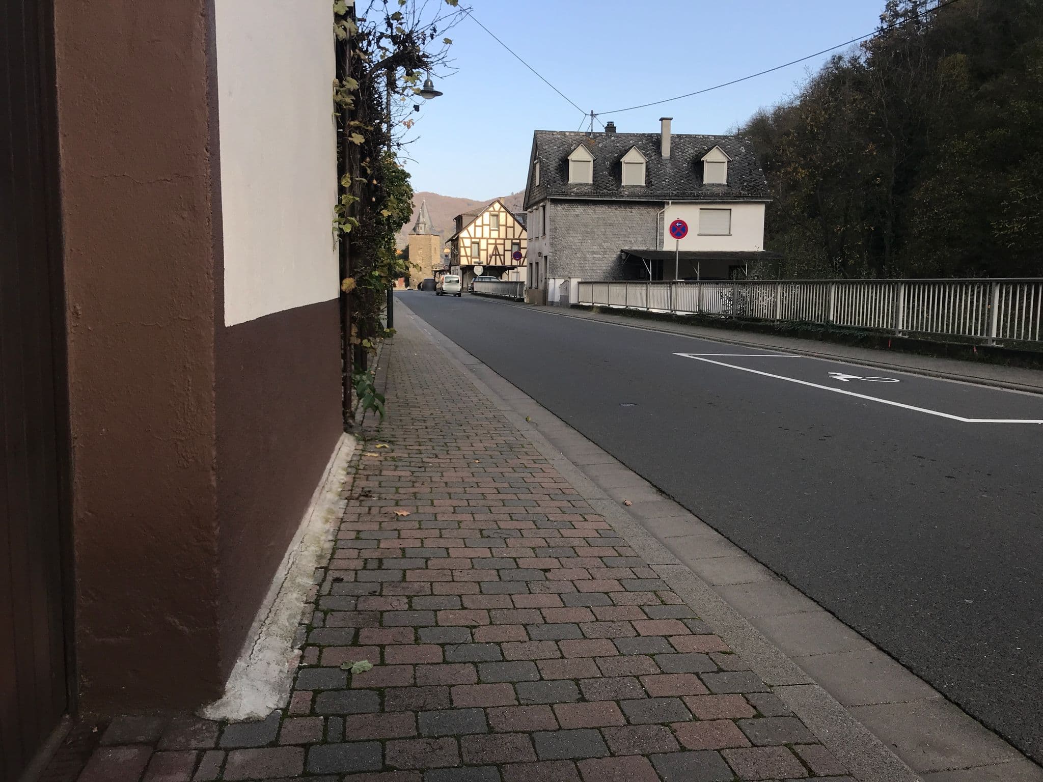Street view near Pension Winzerhaus, Bacharach — © miguel_andrade (CC BY-SA · Mapillary)