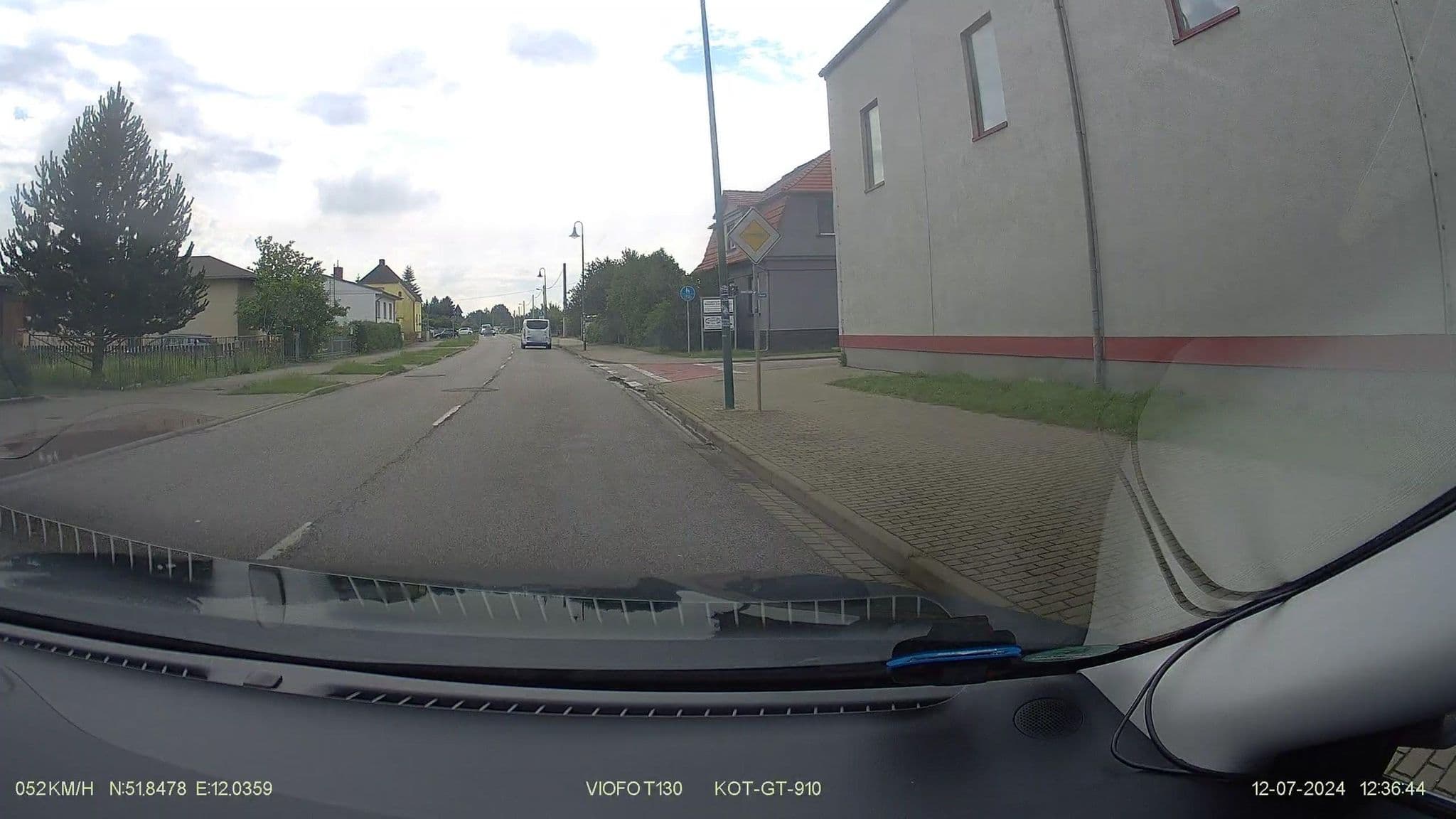 Street view near Pension "Am Nussbaum" Heenemann, Aken — © Joschi85 (CC BY-SA · Mapillary)