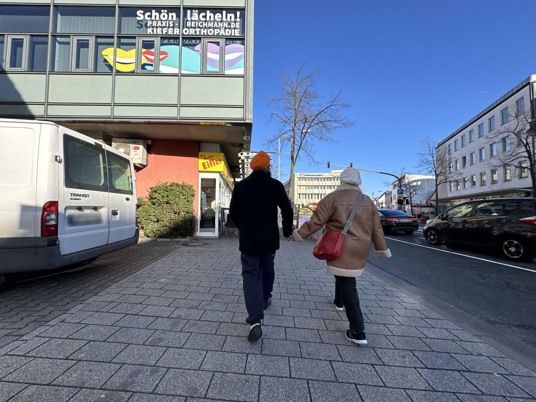Street view near L´Escala, Dreieich — © quickness805 (CC BY-SA · Mapillary)